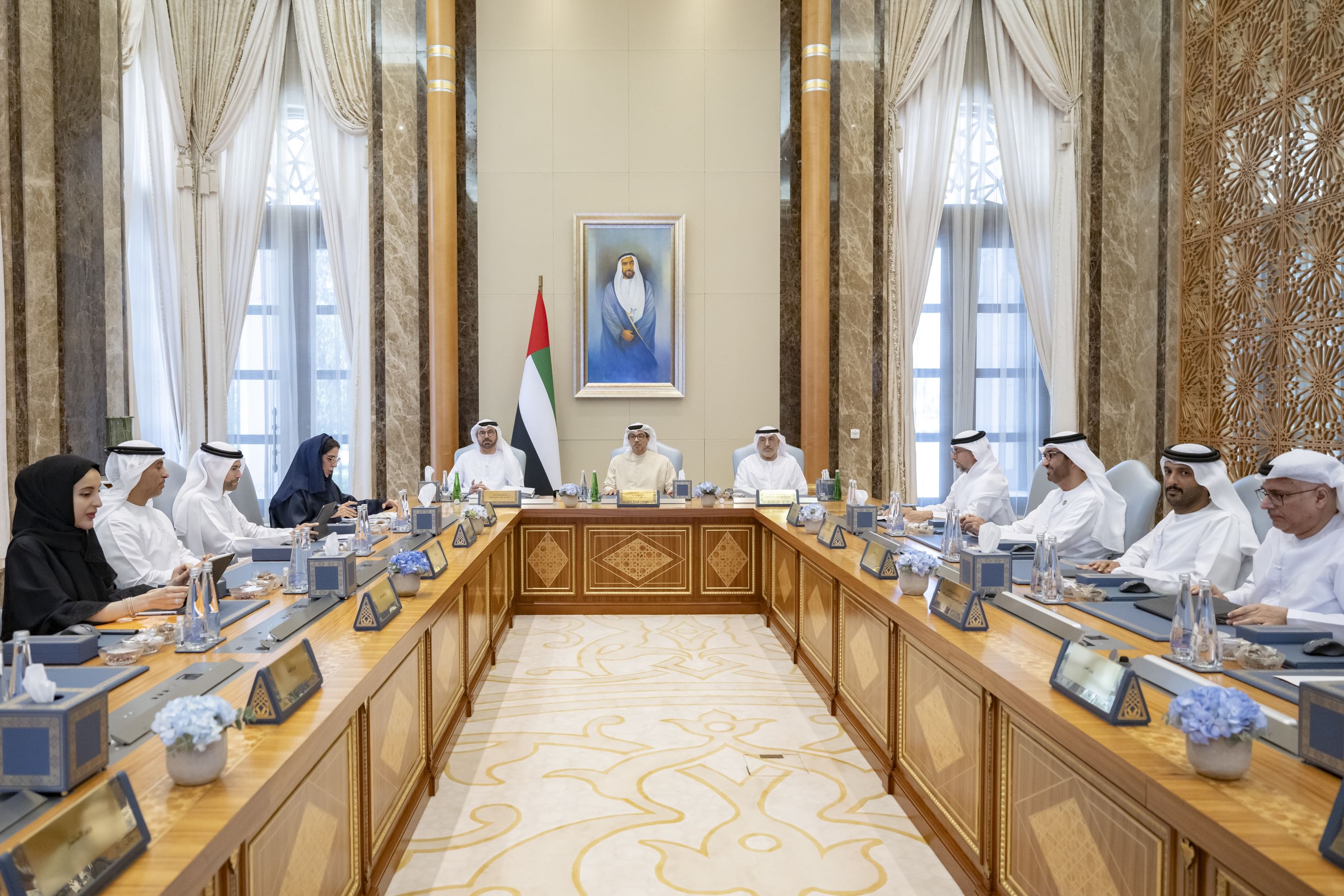 منصور بن زايد يترأس اجتماع المجلس الوزاري للتنمية