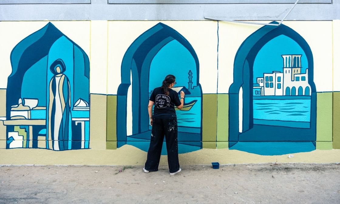 "دبي للثقافة" تثري المشهد الفني في القوز الإبداعية بجداريات ملهمة