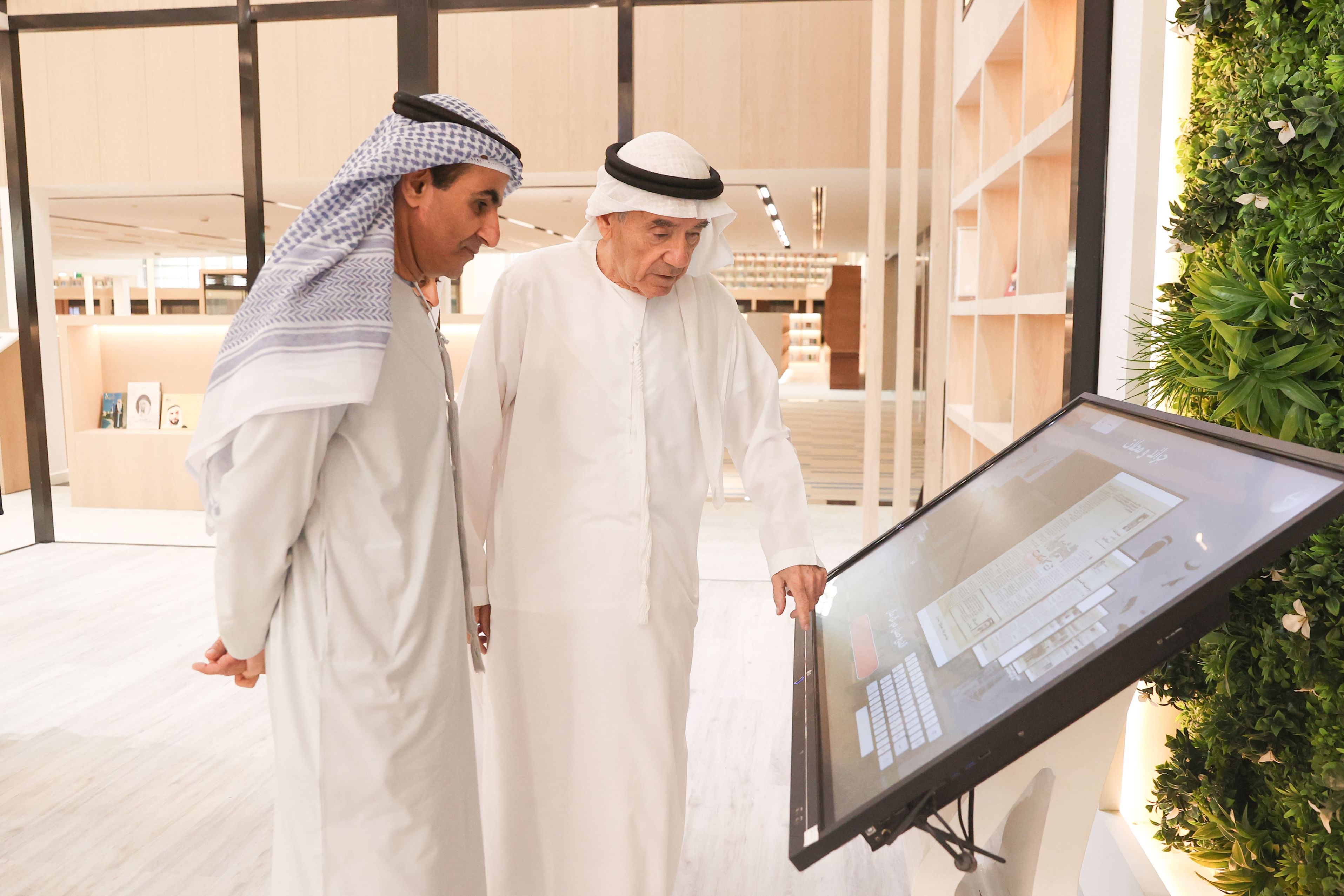 "أبوظبي للغة العربية" يطلق مبادرة "كنوز المعرفة" لتعزيز الشراكات الثقافية