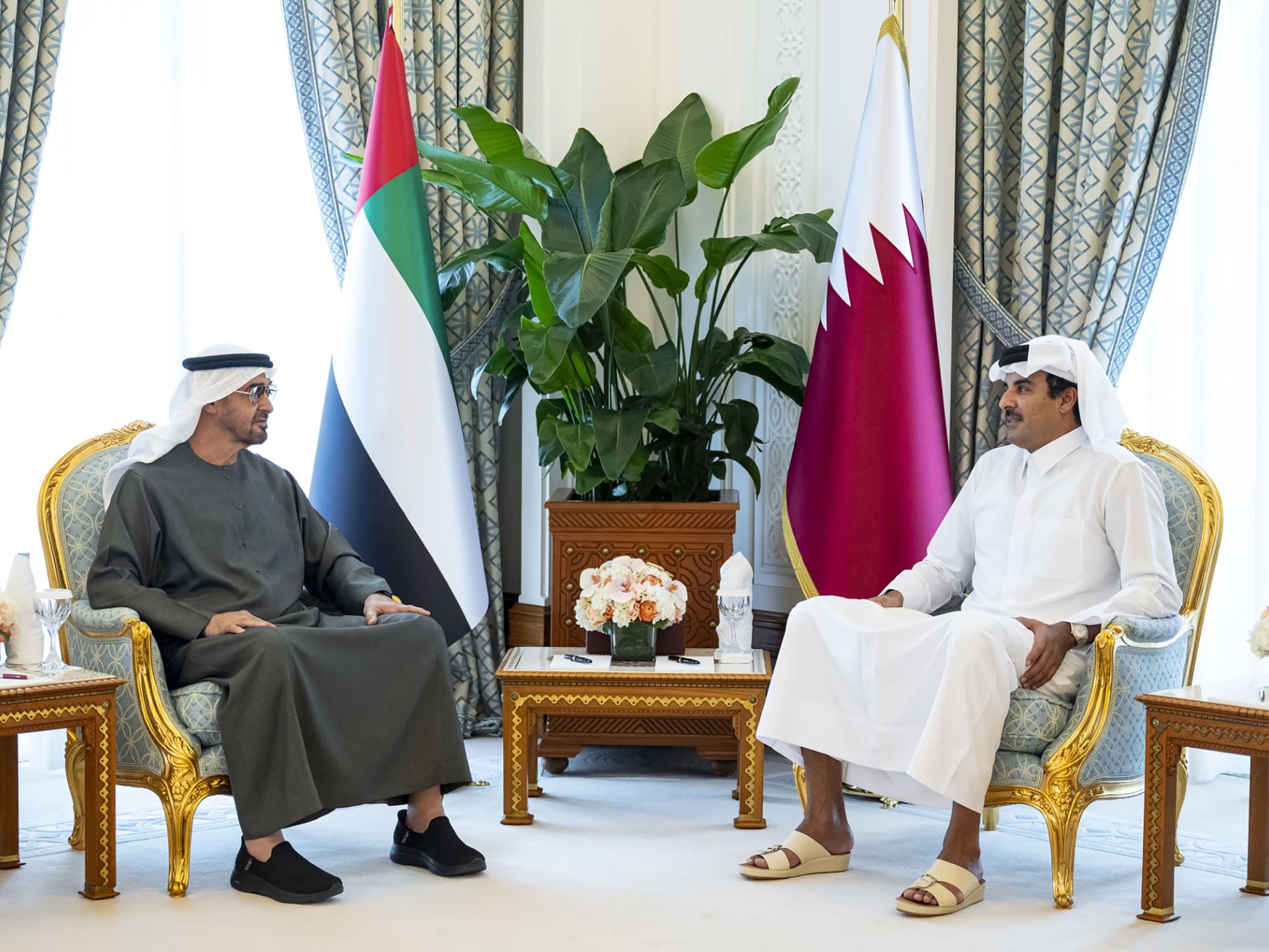 رئيس الدولة يؤكد خلال لقائه الشيخ تميم .. دعم الإمارات جميع الإجراءات التي تتخذها قطر للحفاظ على سيادتها وسلامة أراضيها