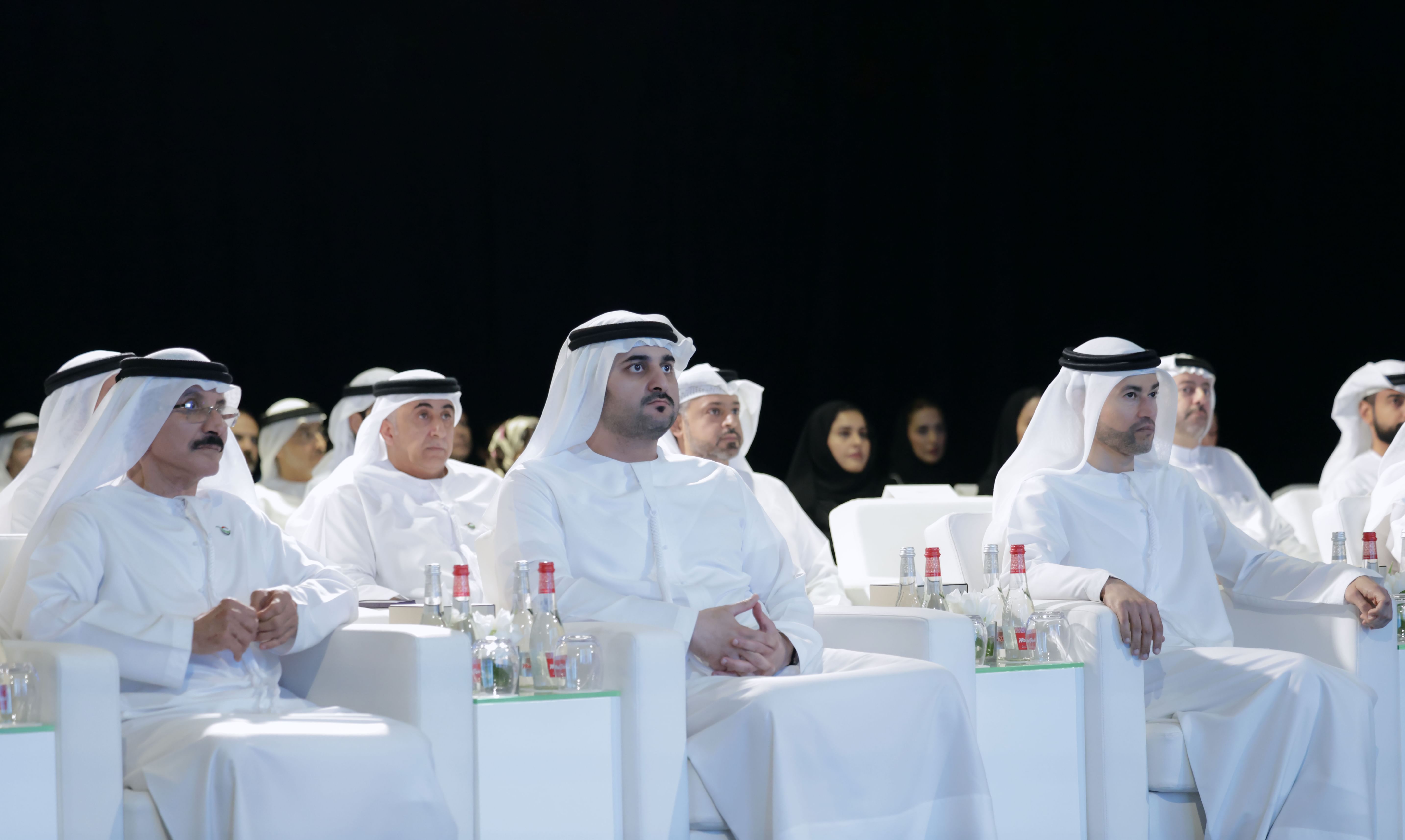 مكتوم بن محمد يشهد إطلاق مشروع تطوير سوق دبي للسيارات على مساحة 22 مليون قدم مربع