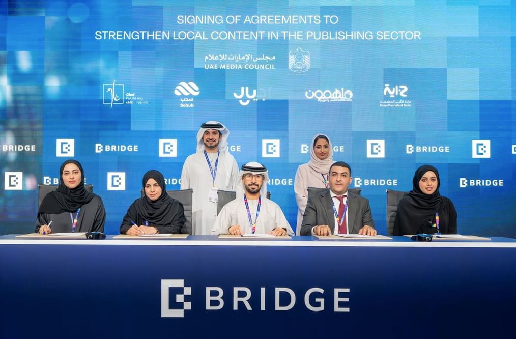 قمة بريدج / "الإمارات للإعلام" يوقّع 5 شراكات إستراتيجية لدعم المحتوى المحلي في قطاع النشر