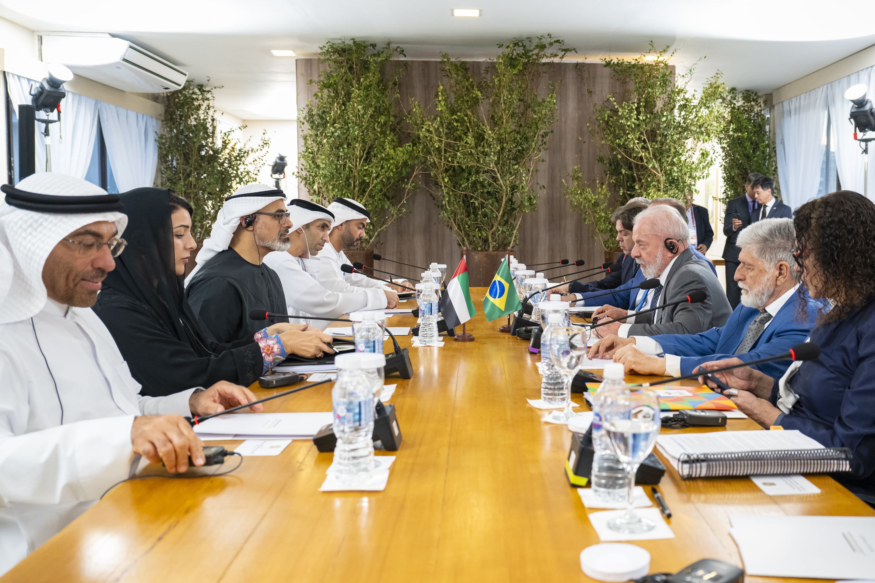 ولي عهد أبوظبي والرئيس البرازيلي يبحثان تعزيز العلاقات الثنائية