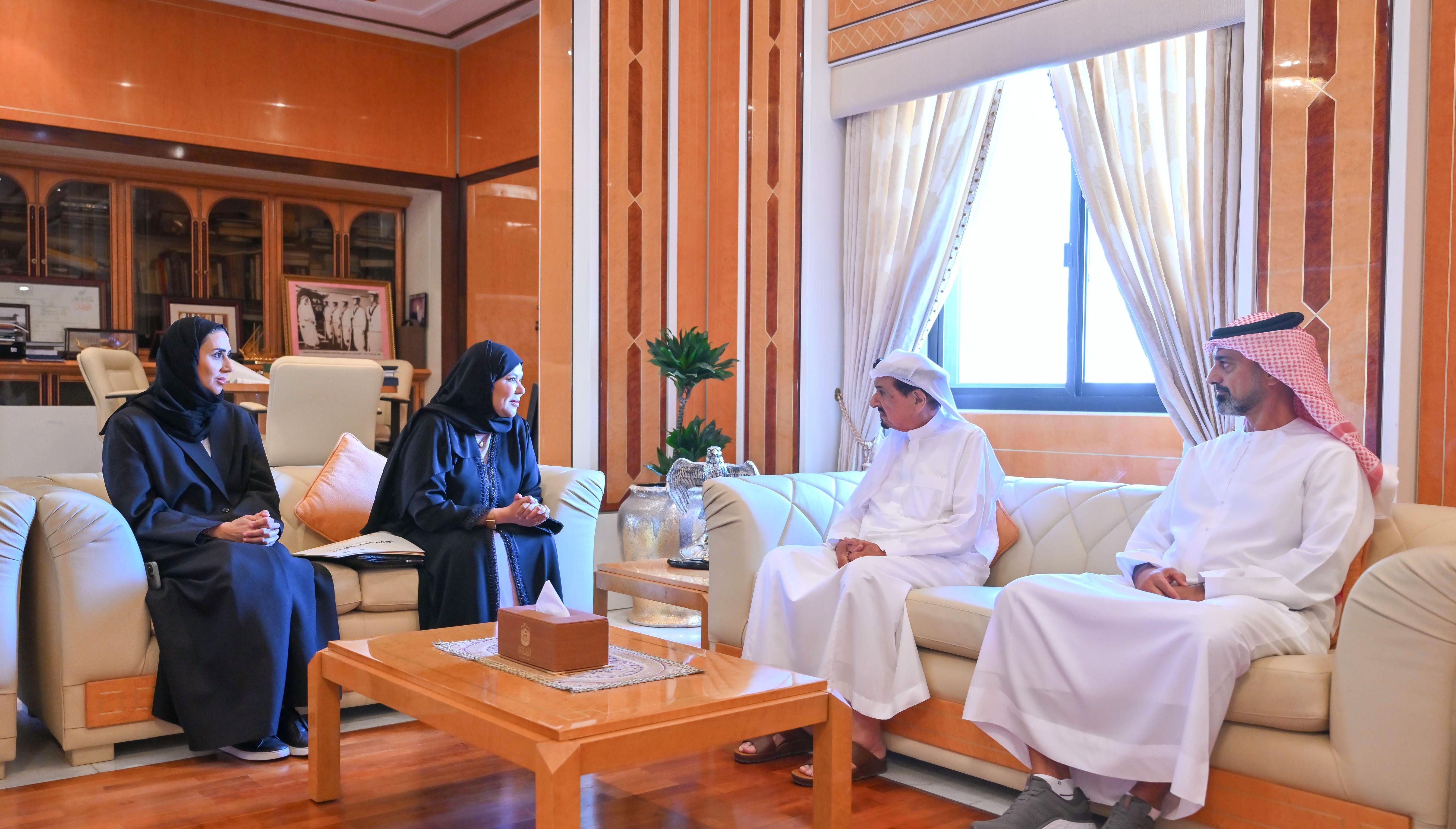 حميد بن راشد: سعادة ورفاه الأسرة الإماراتية أولوية وطنية