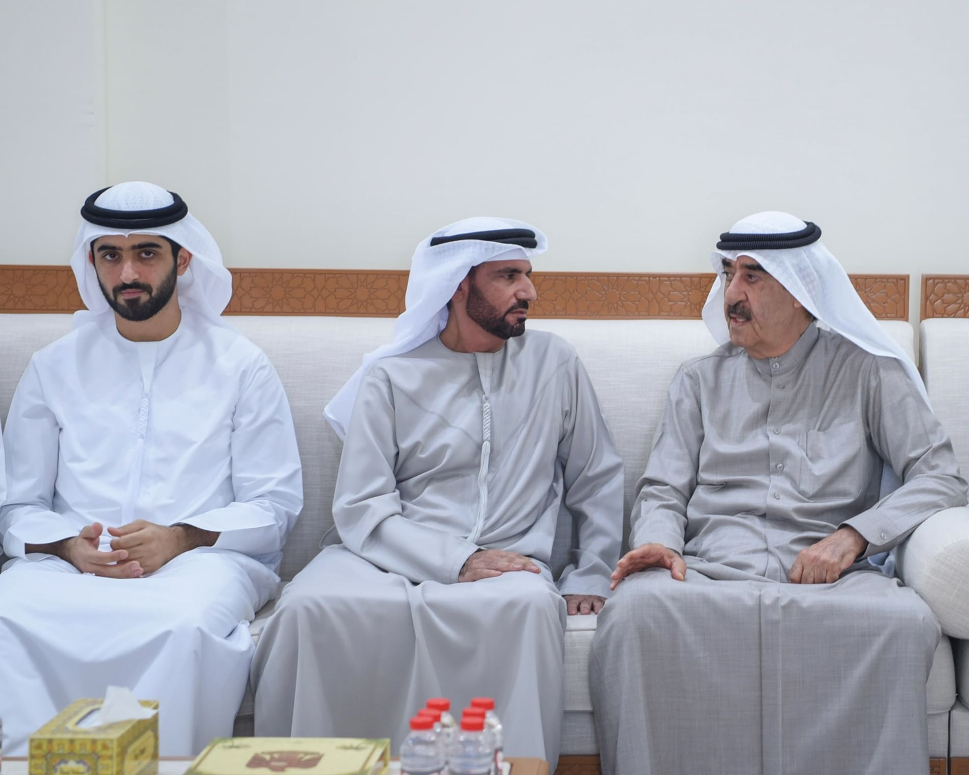 حاكم أم القيوين يقدم واجب العزاء في وفاة موزة إبراهيم راشد الساحب آل علي