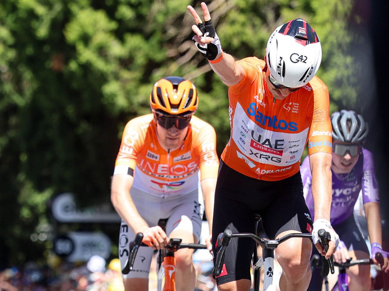 فاين يقود " الإمارات للدراجات" للفوز بلقب طواف سانتوس داون أندر 2026