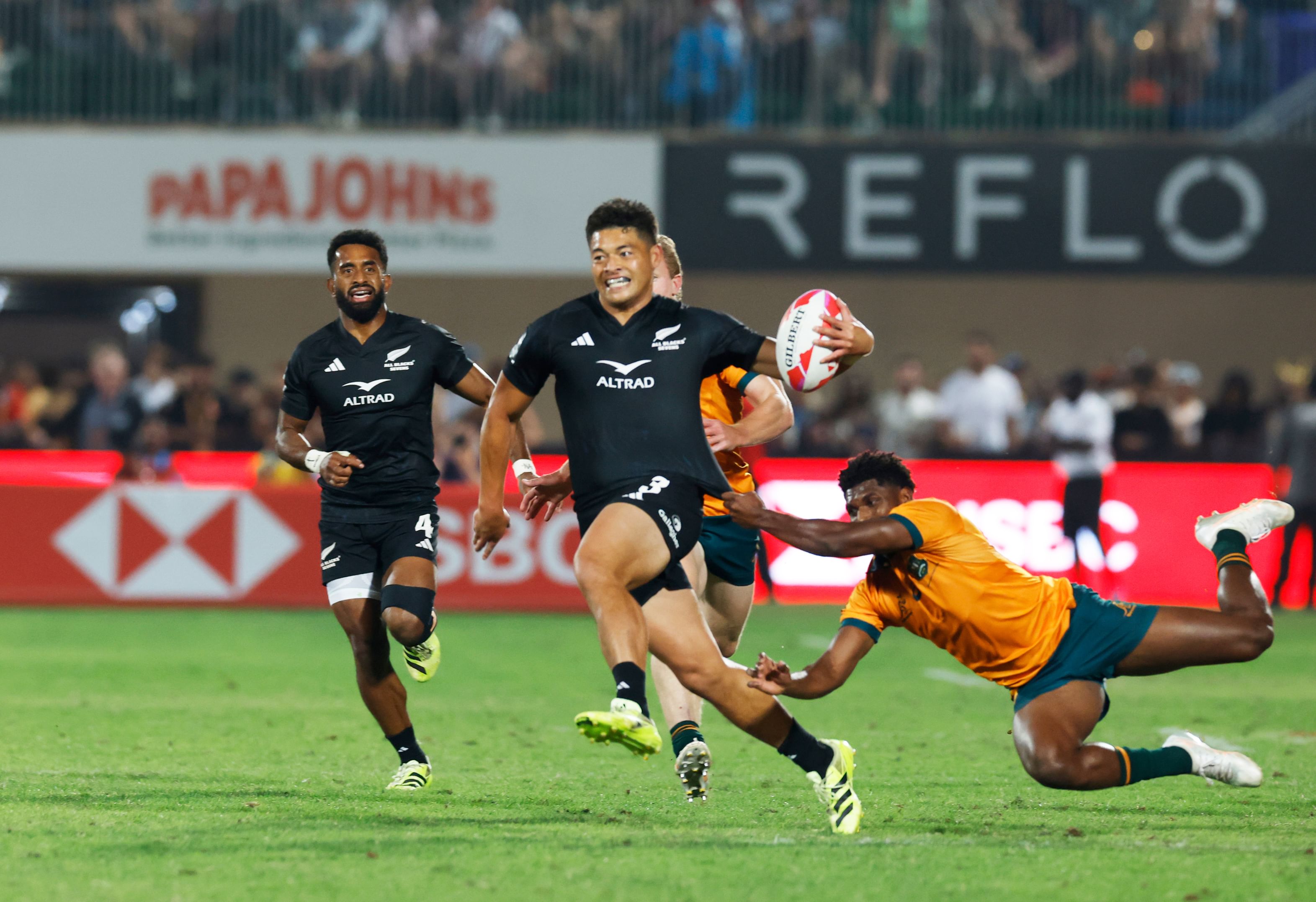 نيوزيلندا تتوج بلقبي بطولة طيران الإمارات لسباعيات دبي للرجبي