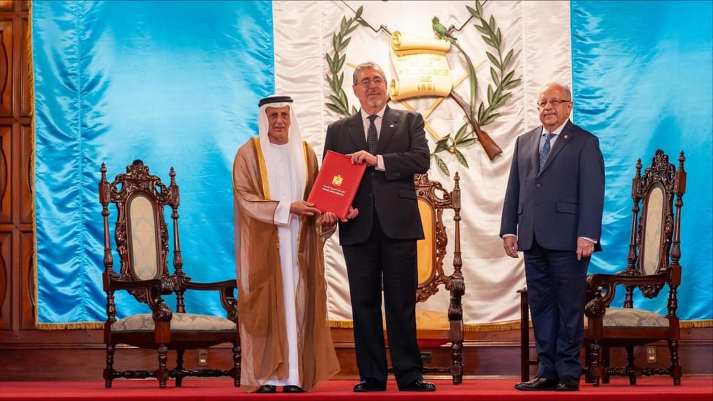 سفير الإمارات غير المقيم يقدم أوراق اعتماده إلى رئيس جمهورية غواتيمالا
