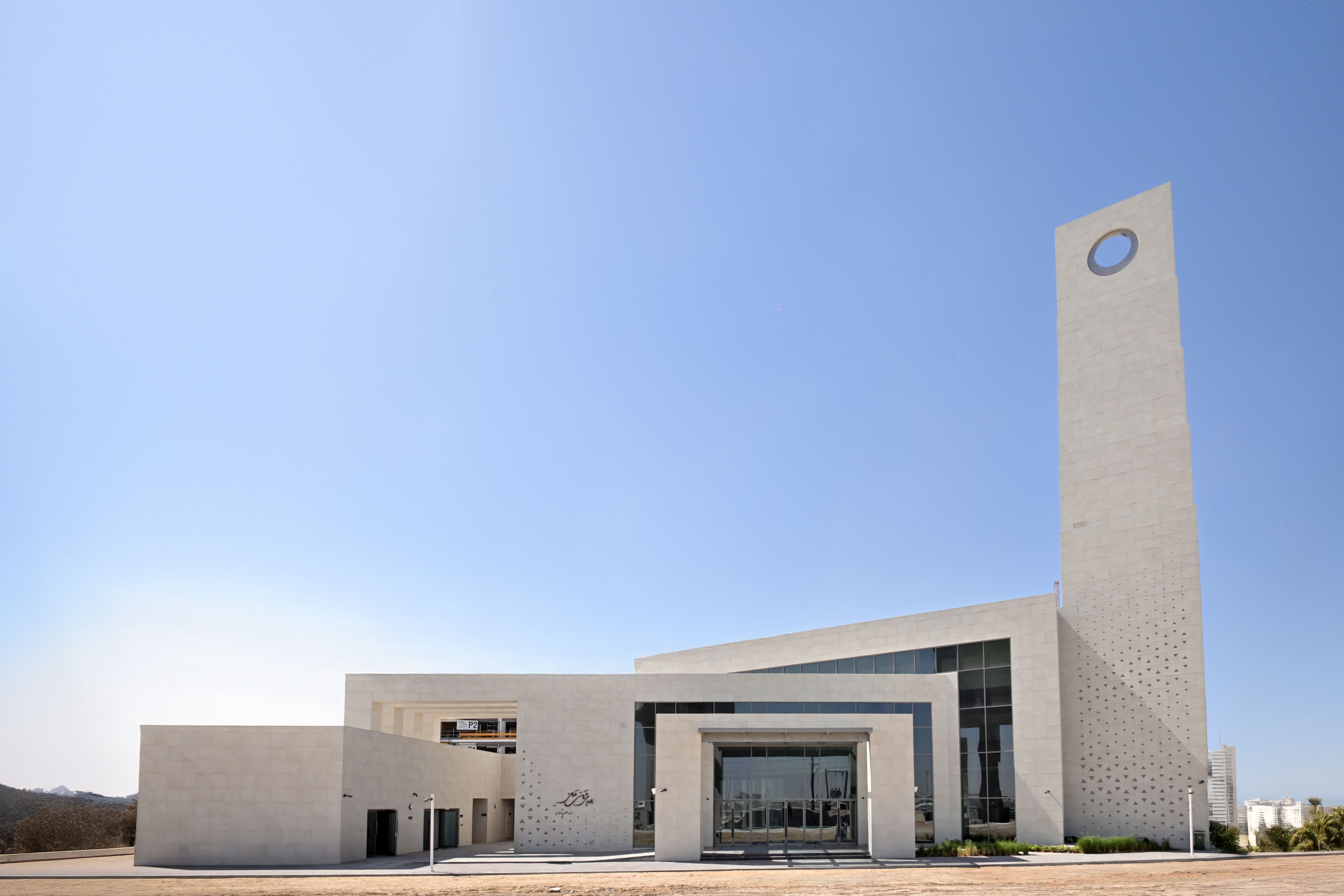 "إسلامية دبي" تفتتح جامع "زمزم" الجديد في البرشاء