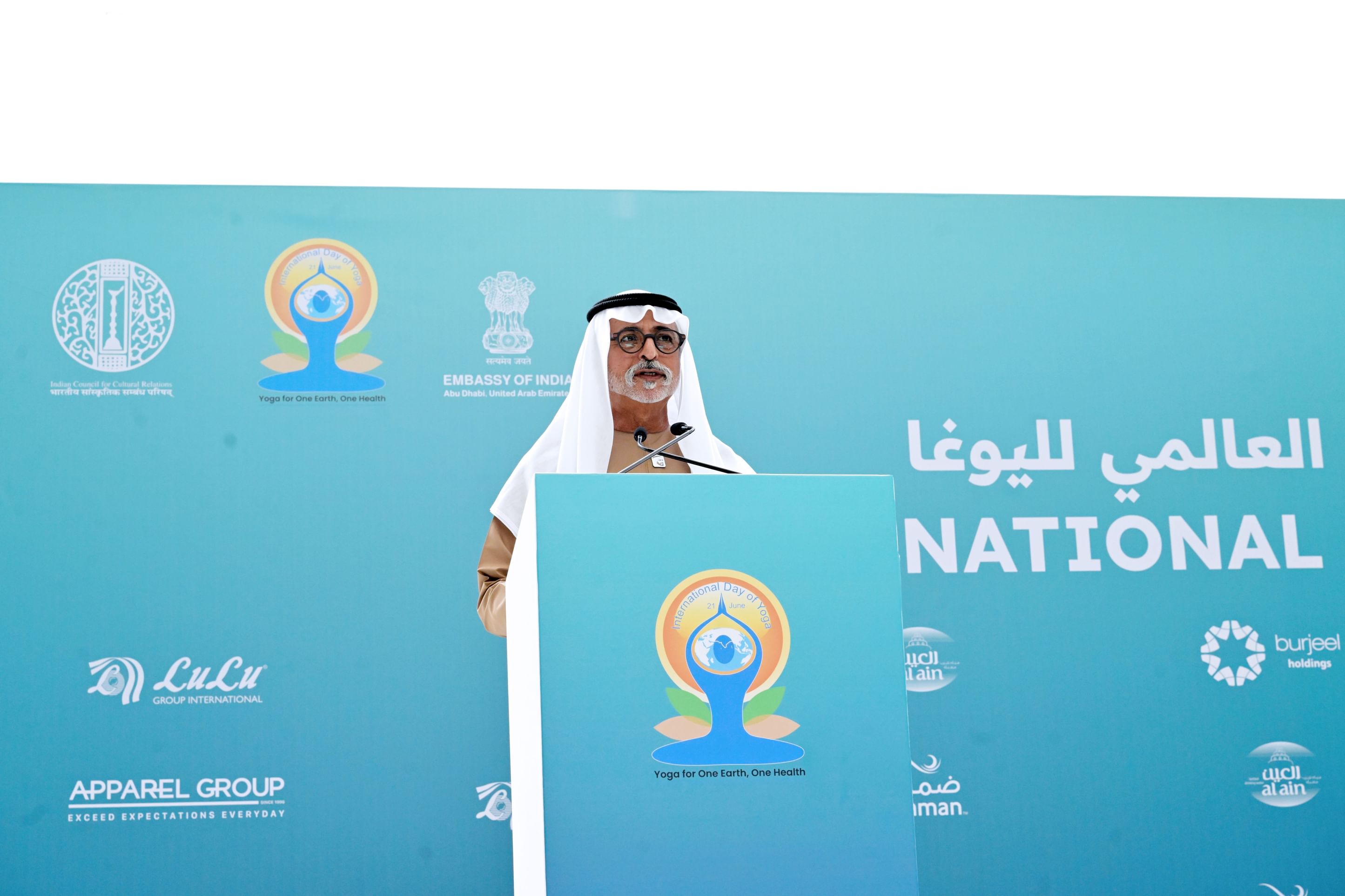 نهيان بن مبارك يشهد الاحتفال باليوم العالمي الـ11 لليوغا في أبوظبي