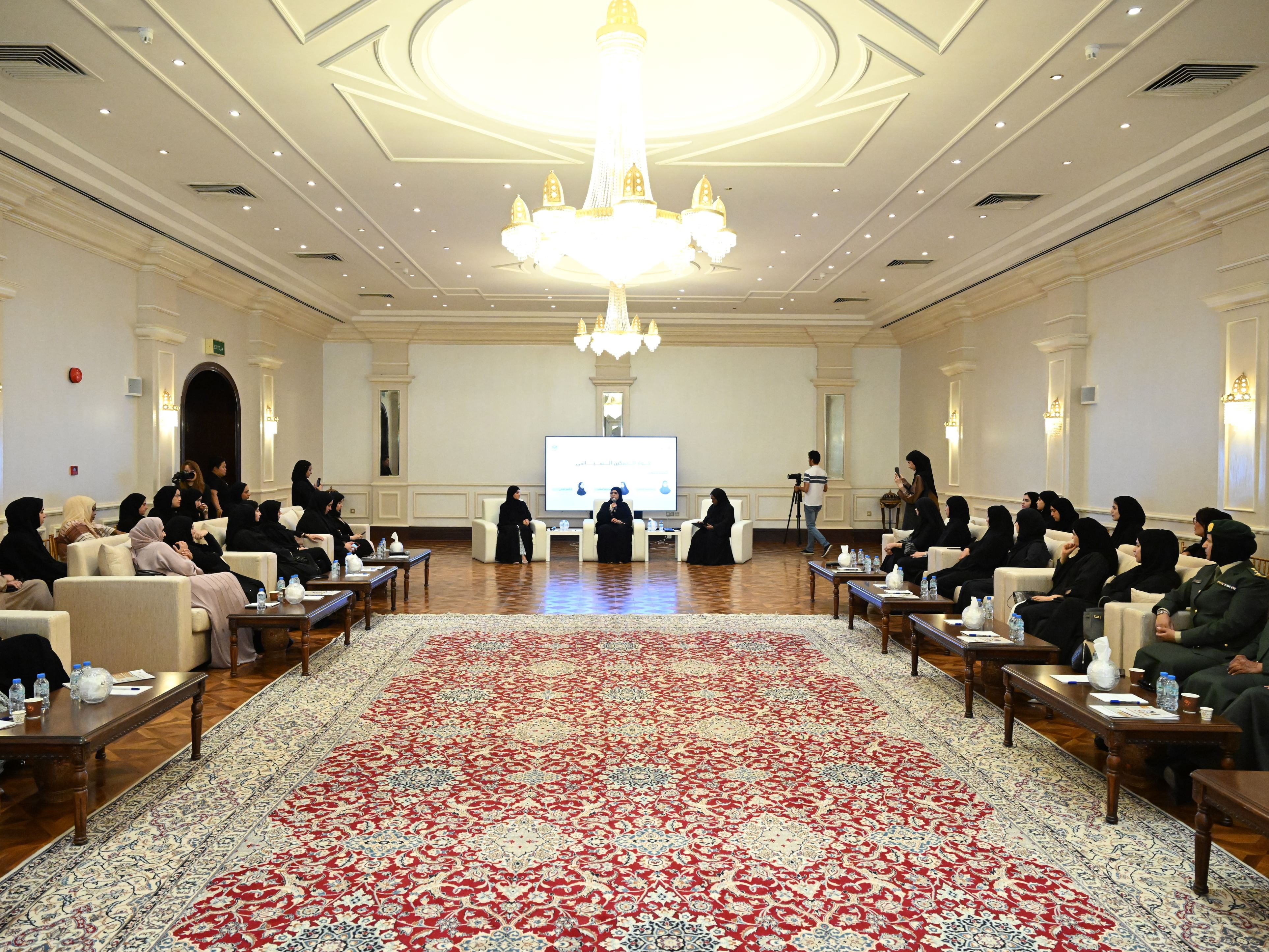 حصاد الإمارات 2025/ المرأة الإماراتية تصنع حضورا تاريخيا في الاقتصاد والعلوم والقيادة الدولية