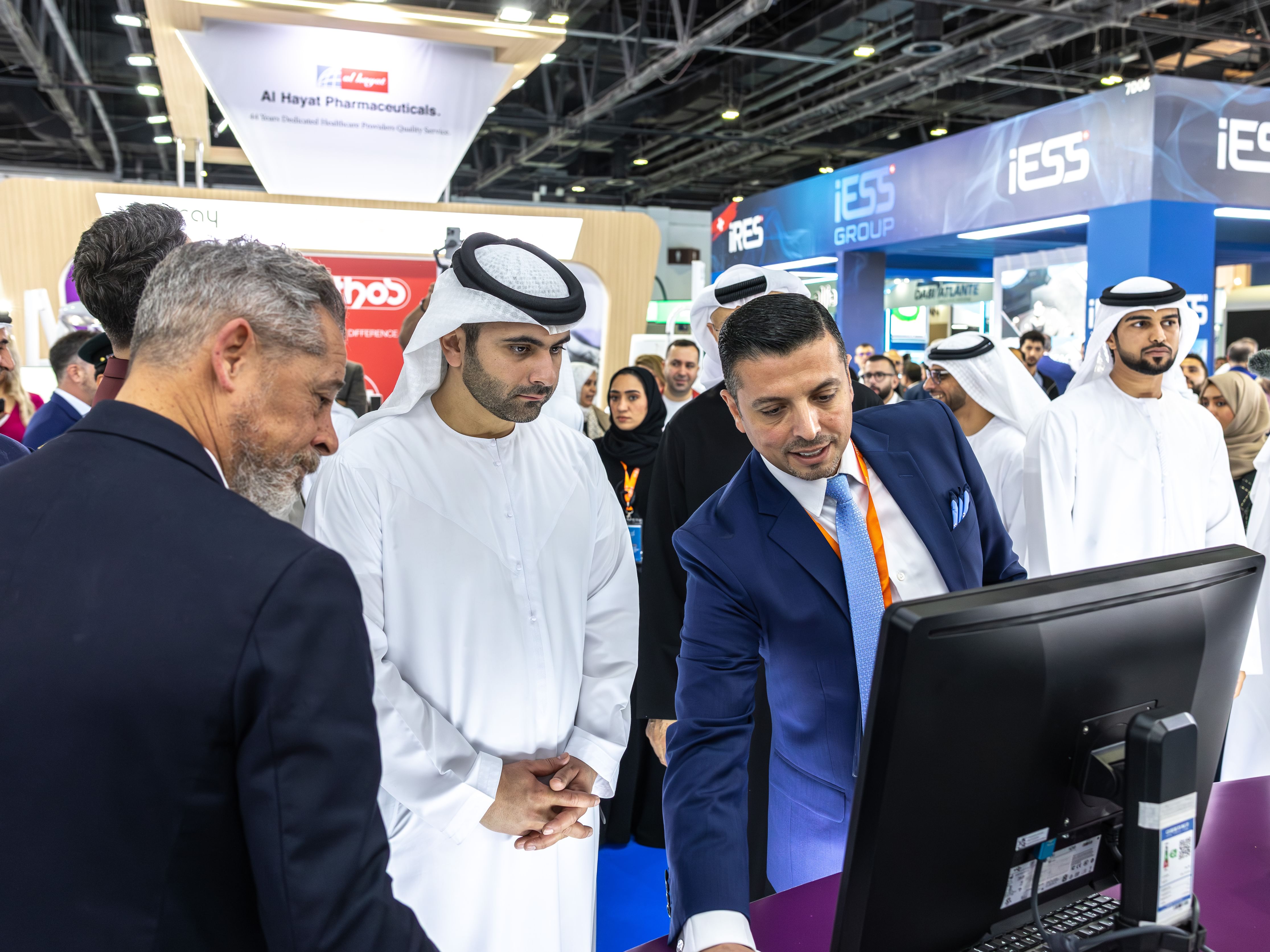 منصور بن محمد يفتتح النسخة الثلاثين من معرض "إيدك دبي"