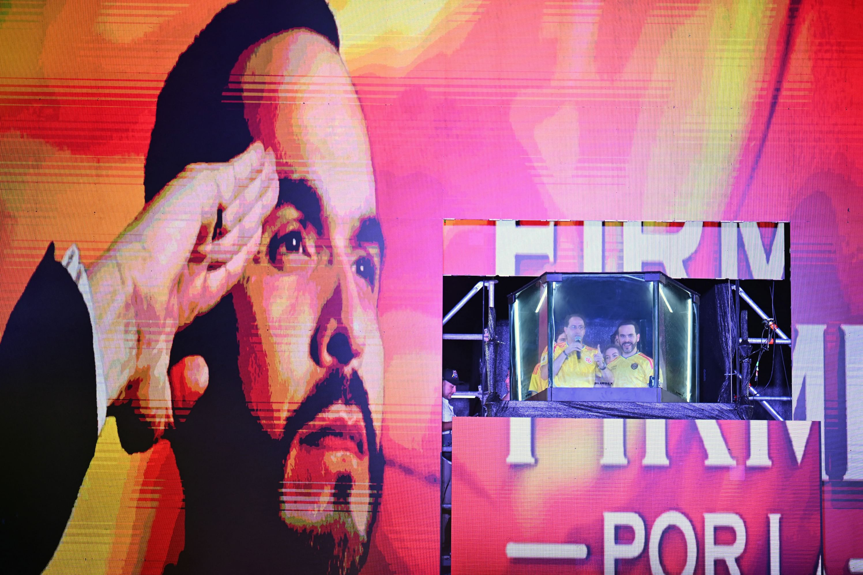 دي لا إسبرييا يفوز برئاسة كولومبيا