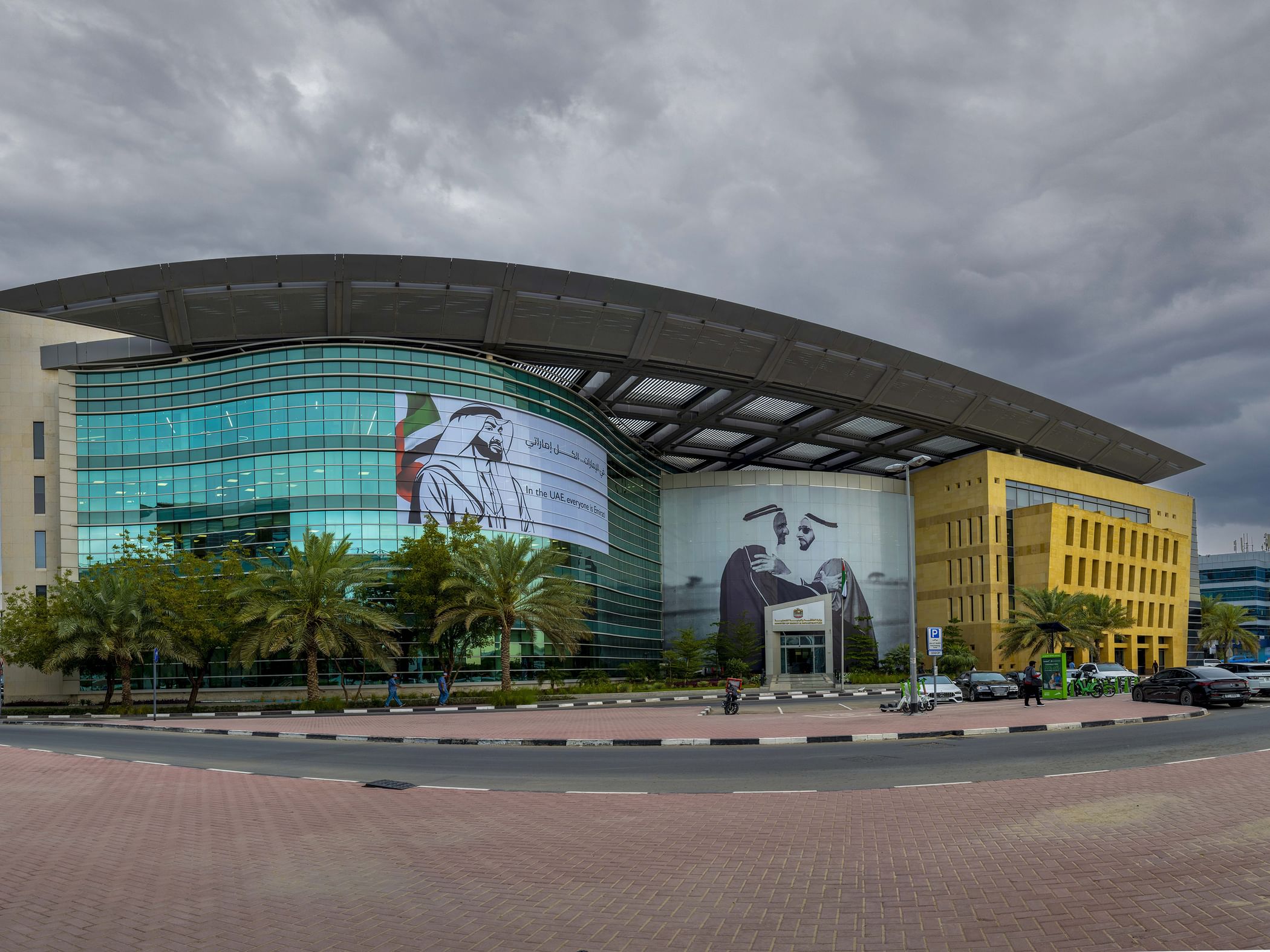 "الإمارات للبنية التحتية والإسكان" يطلع على مستجدات مشروع المحور الاتحادي الرابع