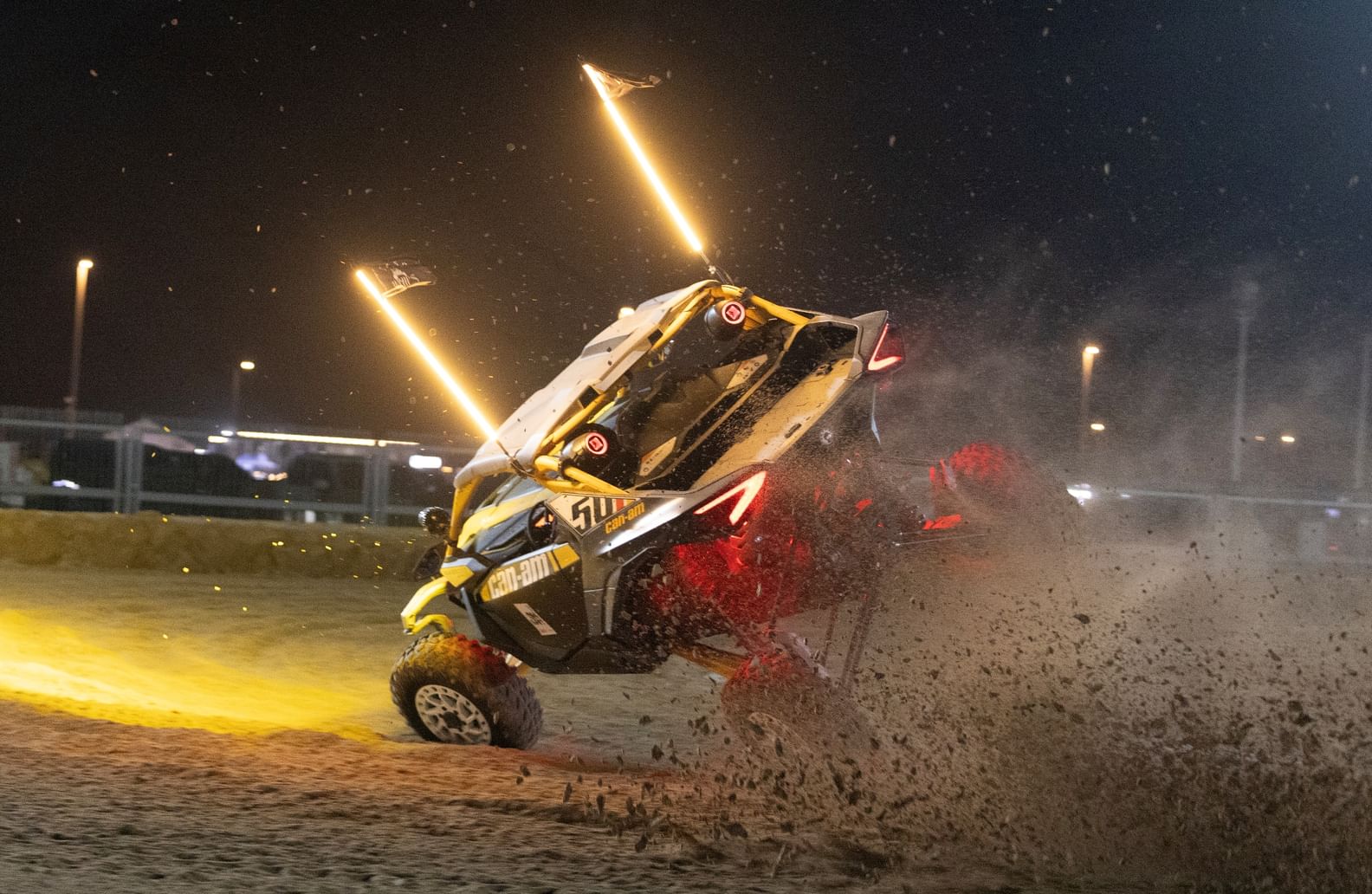 نخبة السائقين يشاركون غدا في منافسات الدراجات "يو تي في" في مهرجان ليوا الدولي