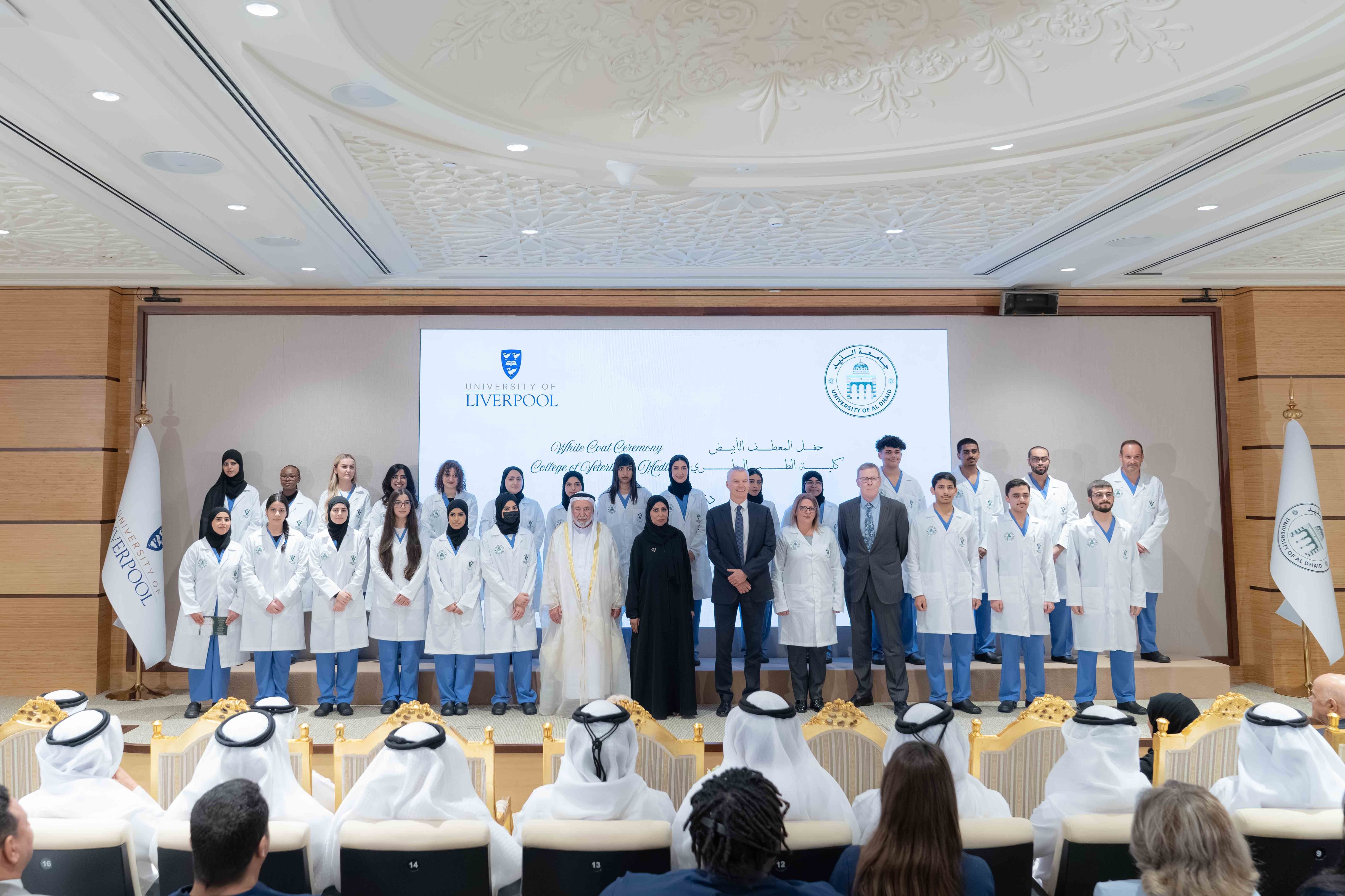 حاكم الشارقة يشهد حفل المعطف الأبيض  ..  ويفتتح مختبرات كلية الطب البيطري في جامعة الذيد