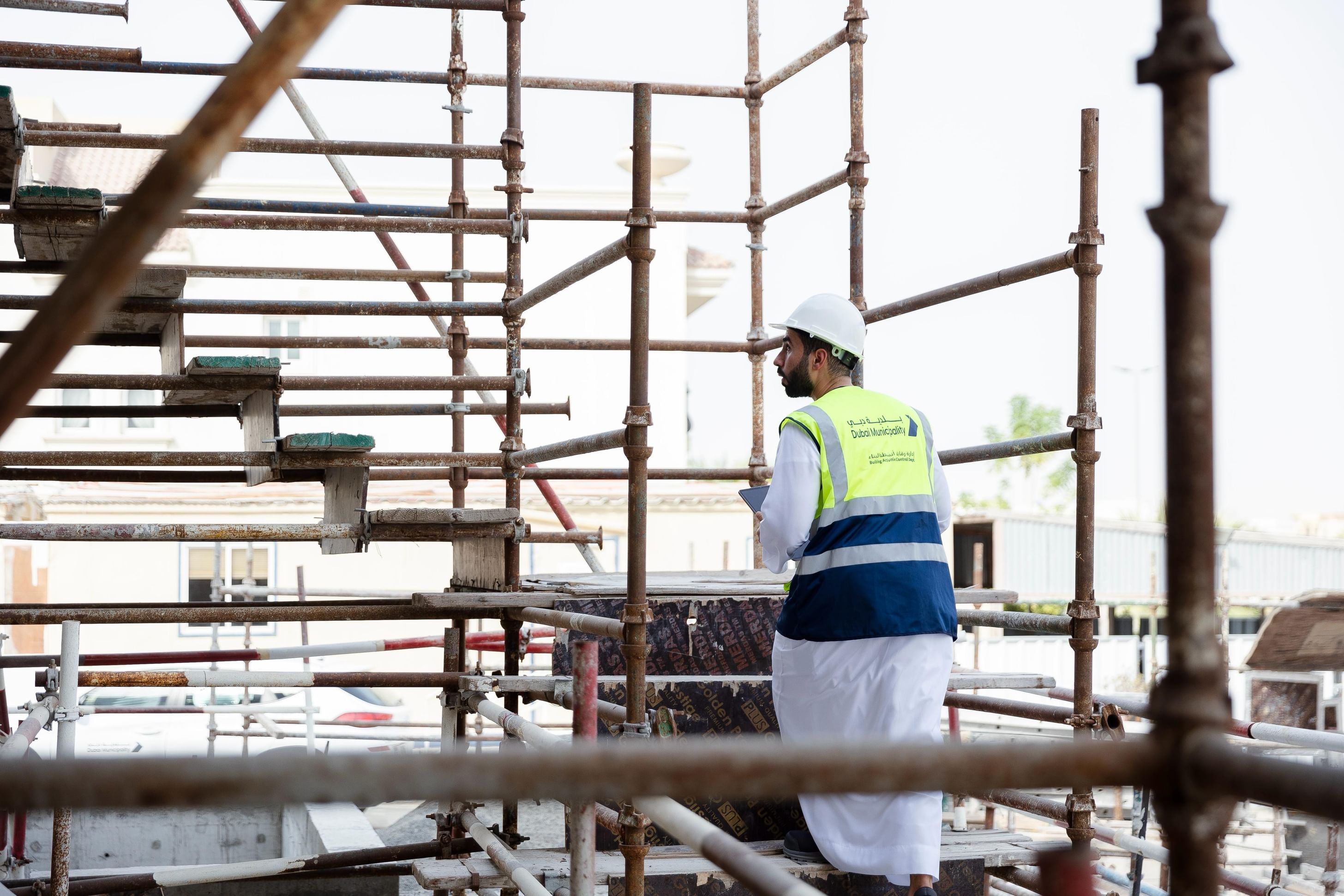 بلدية دبي تُوقف مكتبَين استشاريَين هندسيين لمخالفتهم ضوابط ولوائح مزاولة المهنة والشروط التنظيمية