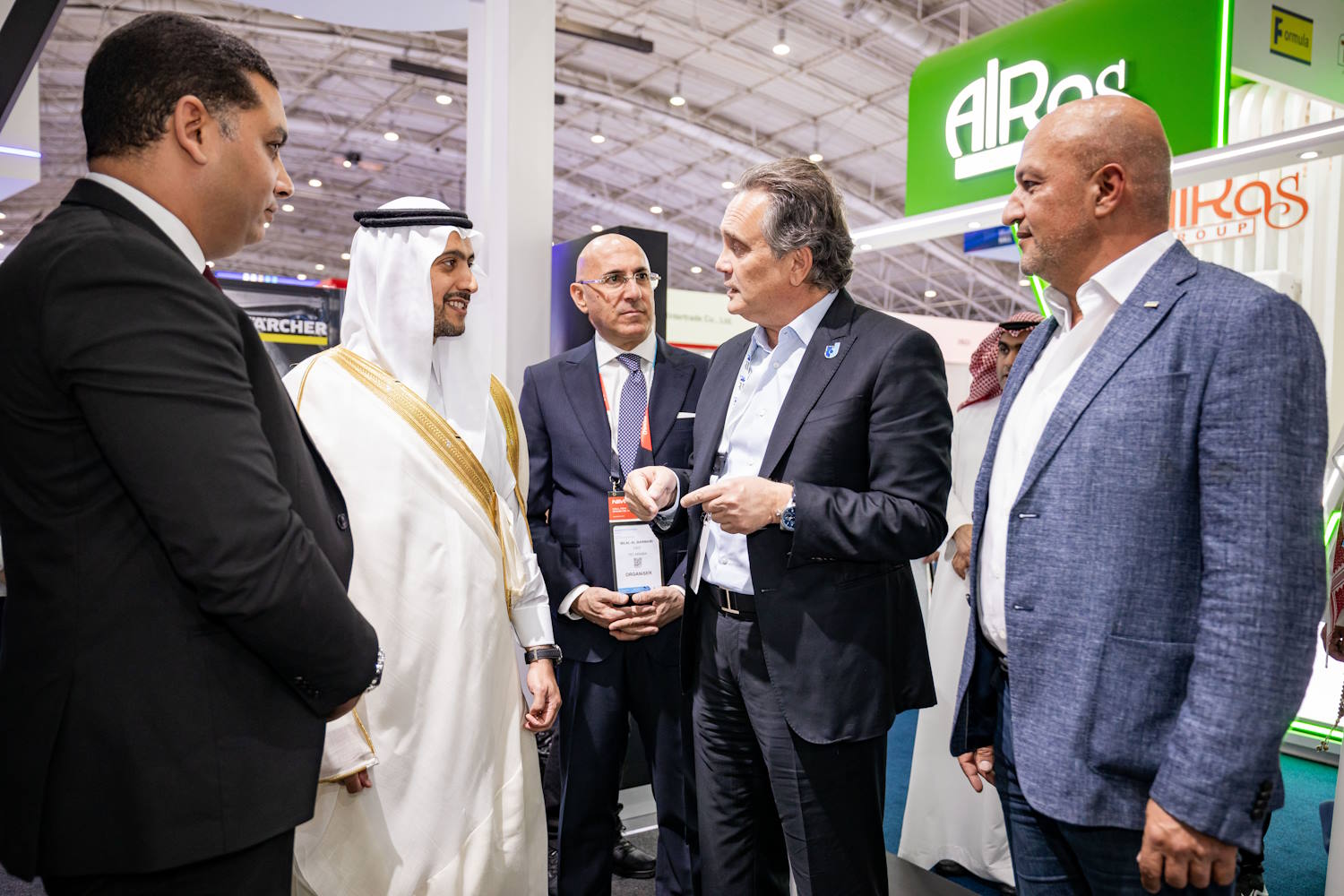 عجلان بن سعد العجلان يفتتح معرض أوتوميكانيكا الرياض 2025