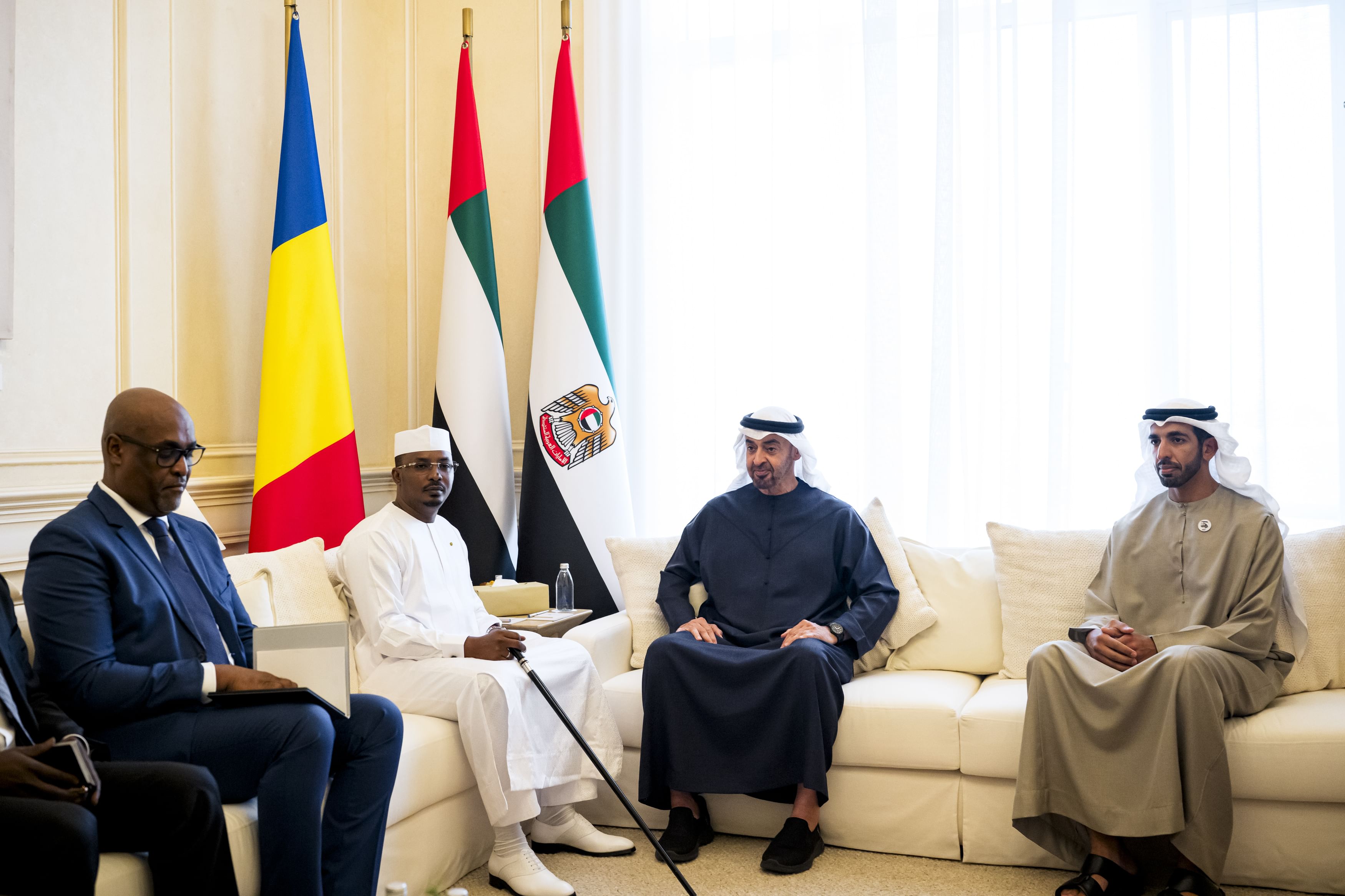 رئيس الدولة والرئيس التشادي يبحثان تعزيز علاقات التعاون بين البلدين