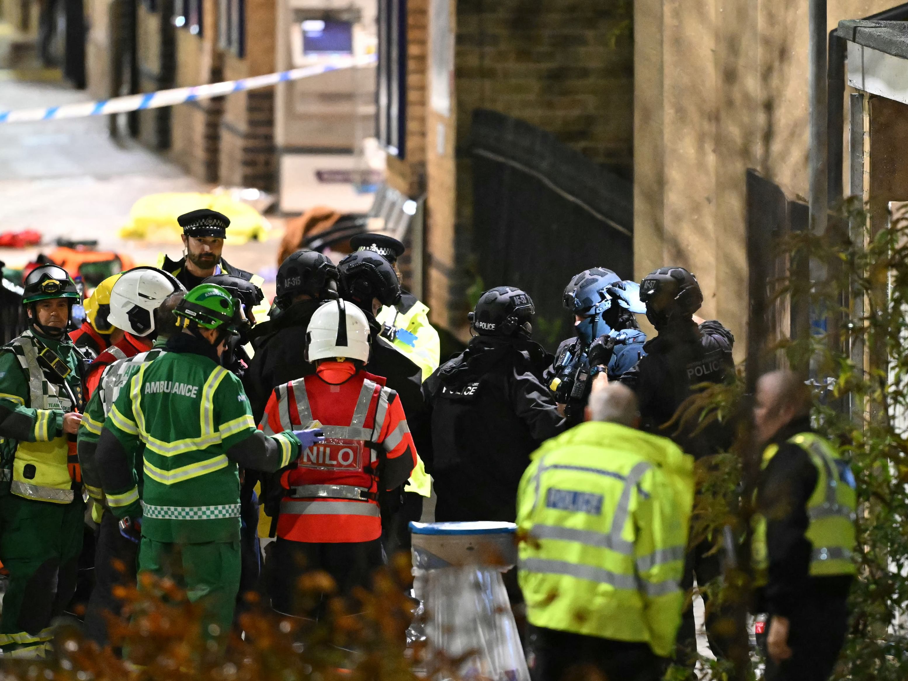 الشرطة البريطانية توقف شخصين بعد طعن عدة أشخاص في قطار