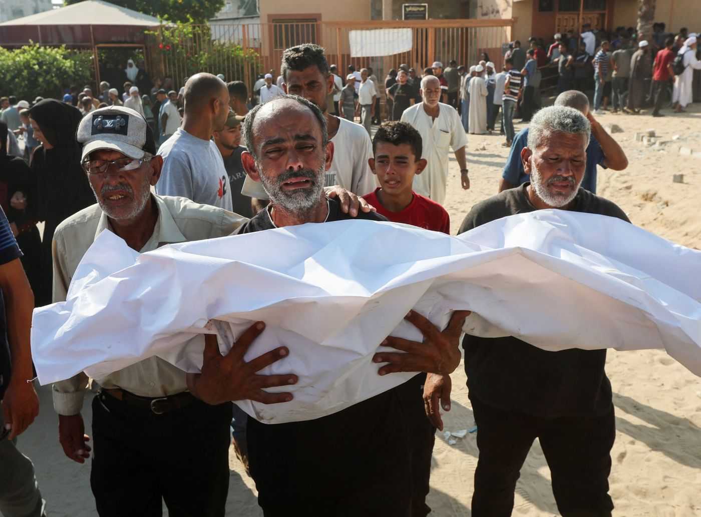 شهداء ومصابون في قصف إسرائيلي لأنحاء متفرقة في غزة