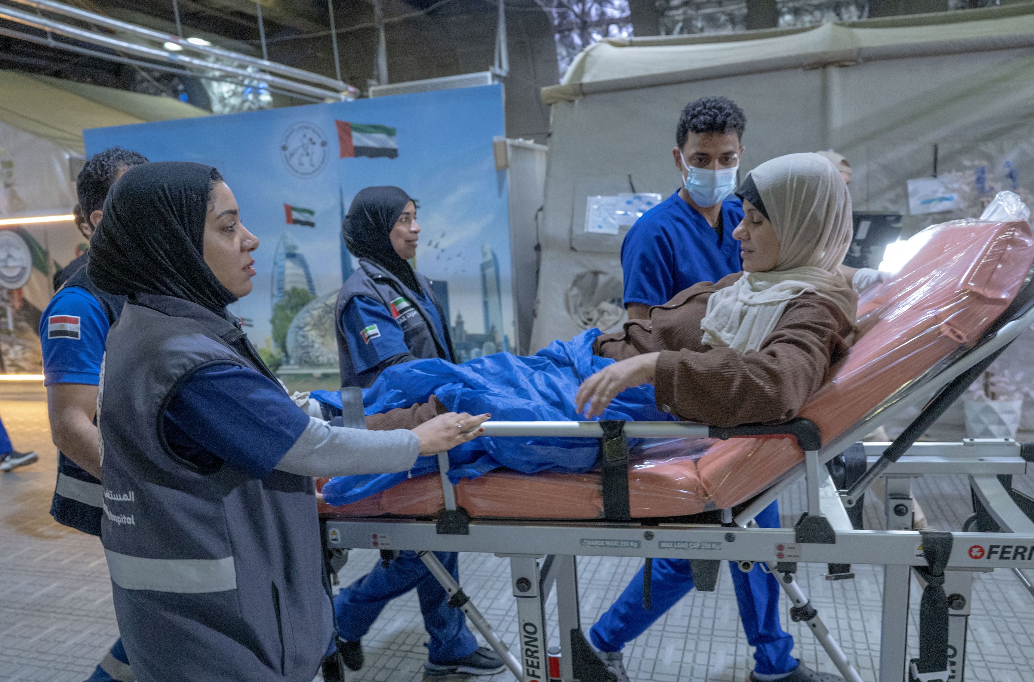 ضمن "الفارس الشهم 3" ..  المستشفى الإماراتي العائم في العريش يستقبل 5 حالات جديدة من قطاع غزة