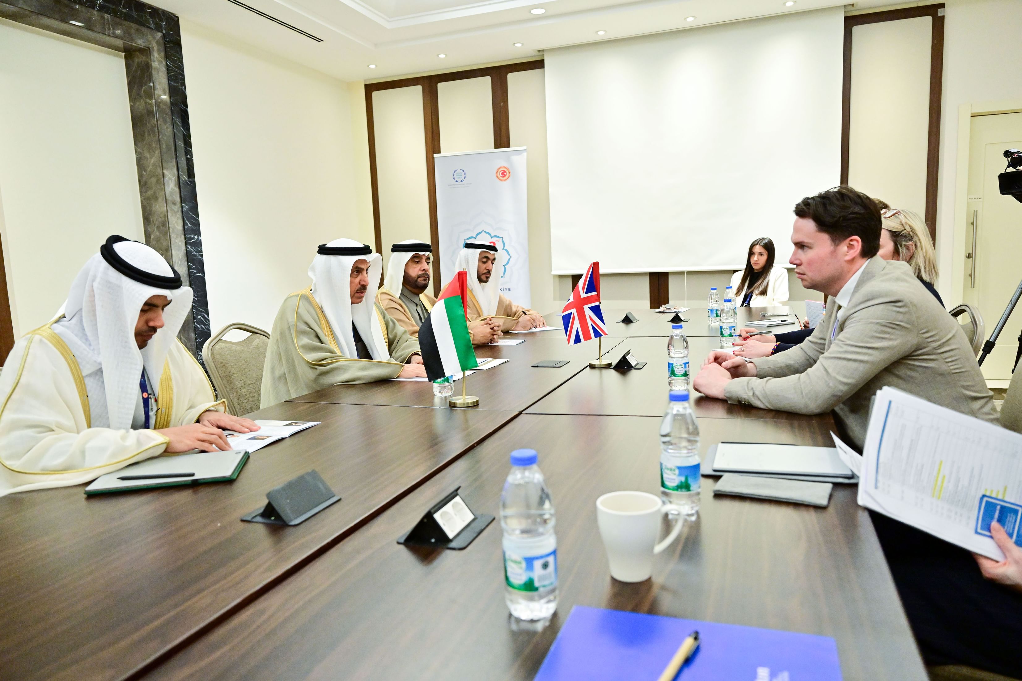 صقر غباش يشيد بموقف المملكة المتحدة الداعم لدولة الإمارات وبإدانتها للهجمات الإيرانية الغاشمة