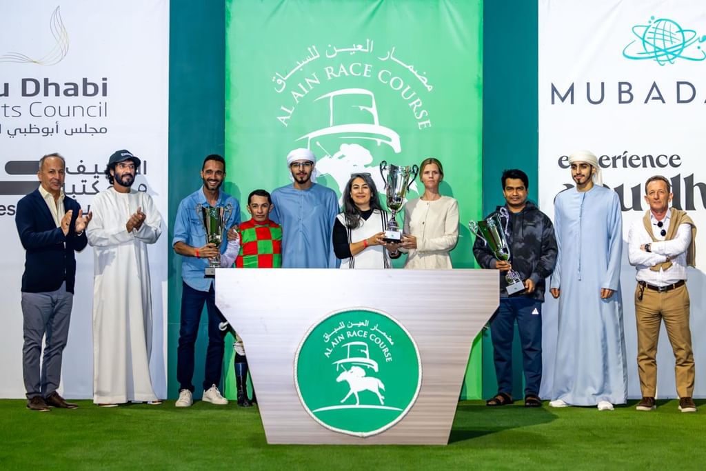 "خيول ياس" تحرز "ثلاثية" في السباق الثامن بنادي العين للفروسية