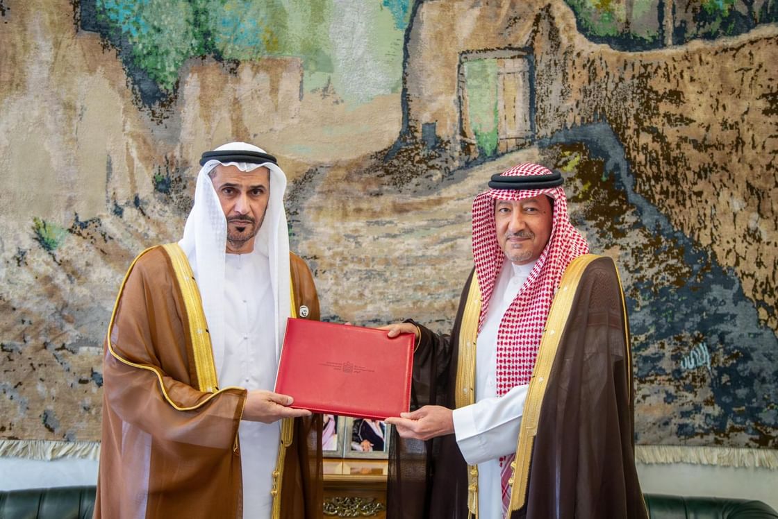 سفير الإمارات يسلم نسخة من أوراق اعتماده إلى نائب وزير خارجية المملكة العربية السعودية