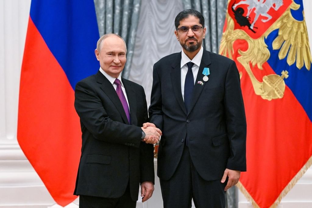 الرئيس الروسي يقلد سفير الدولة وسام "بوشكين"