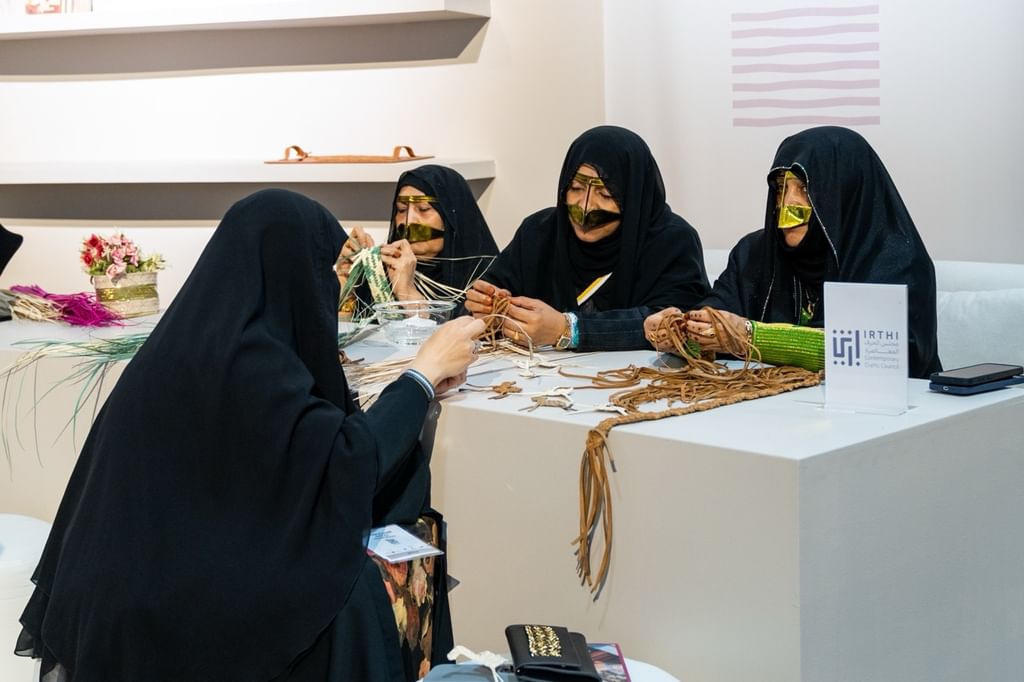 "إرثي" يحتفي بمرور 10 سنوات على تمكين الحرفيات وتعزيز حضور التراث اليدوي عالمياً