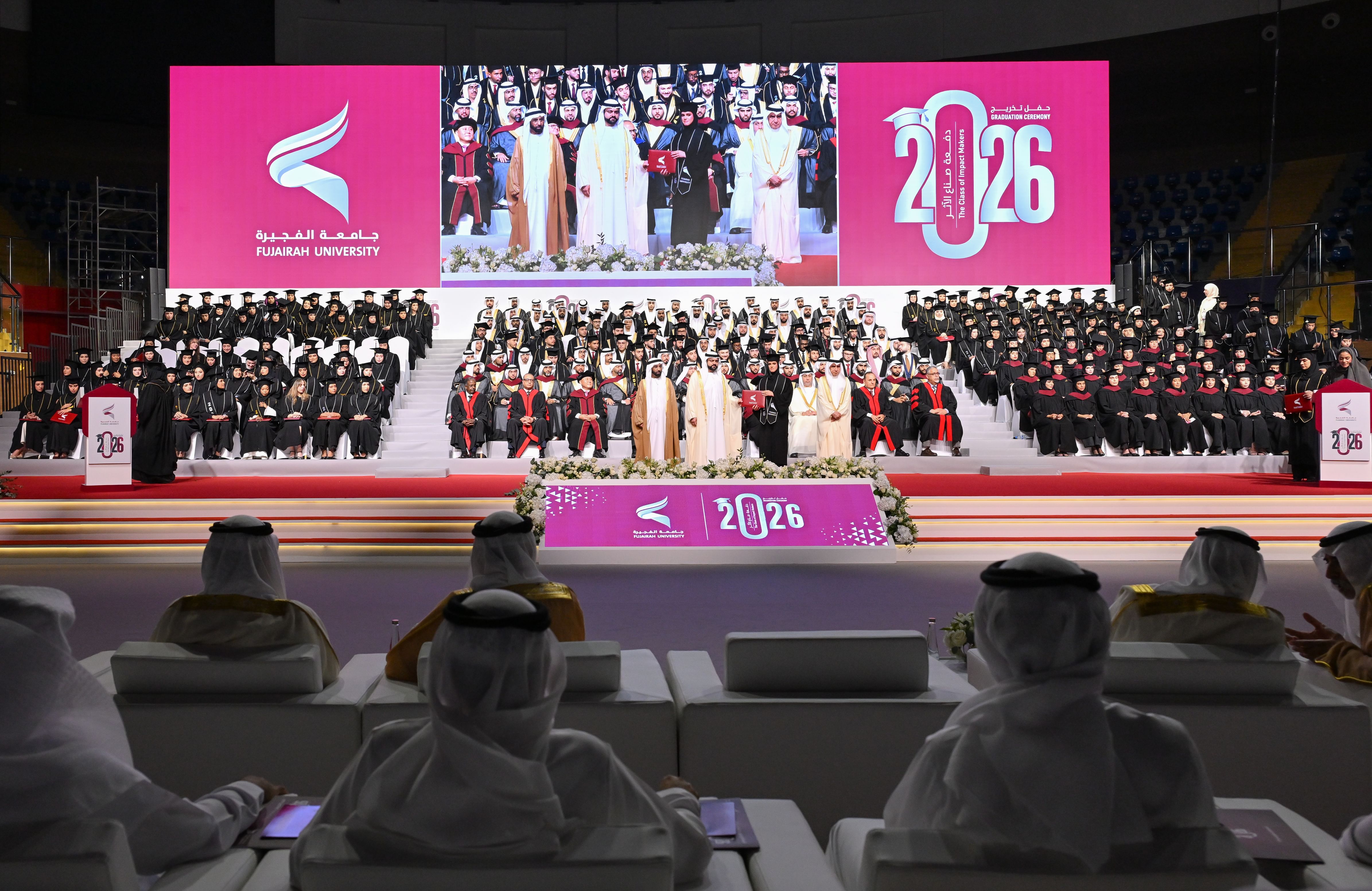 حمد الشرقي يشهد تخريج 302 طالب وطالبة من جامعة الفجيرة ويؤكد الاستثمار في التعليم رهان الوطن نحو المستقبل