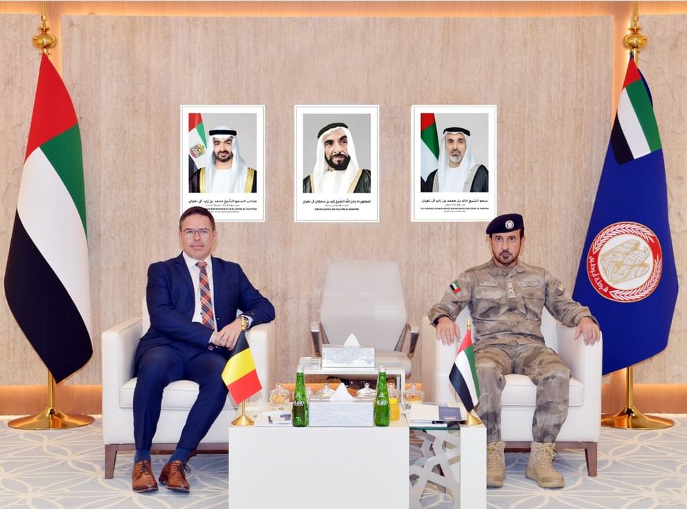 قائد عام شرطة أبوظبي والمفوض العام للشرطة البلجيكية يبحثان تعزيز التعاون