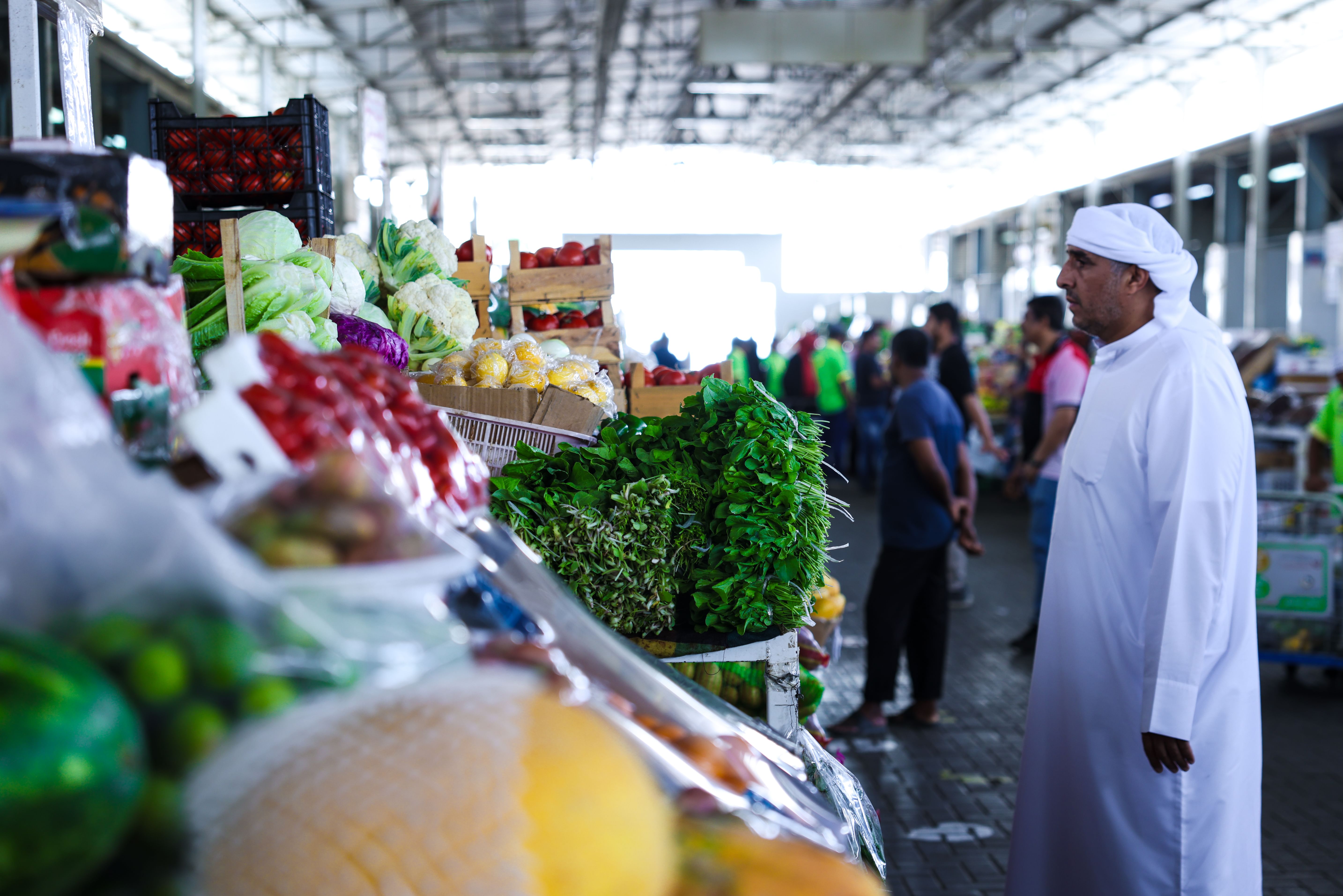 بلدية العين تعزز حملات التفتيش على المنشآت غير الغذائية استعدادا لعيد الفطر