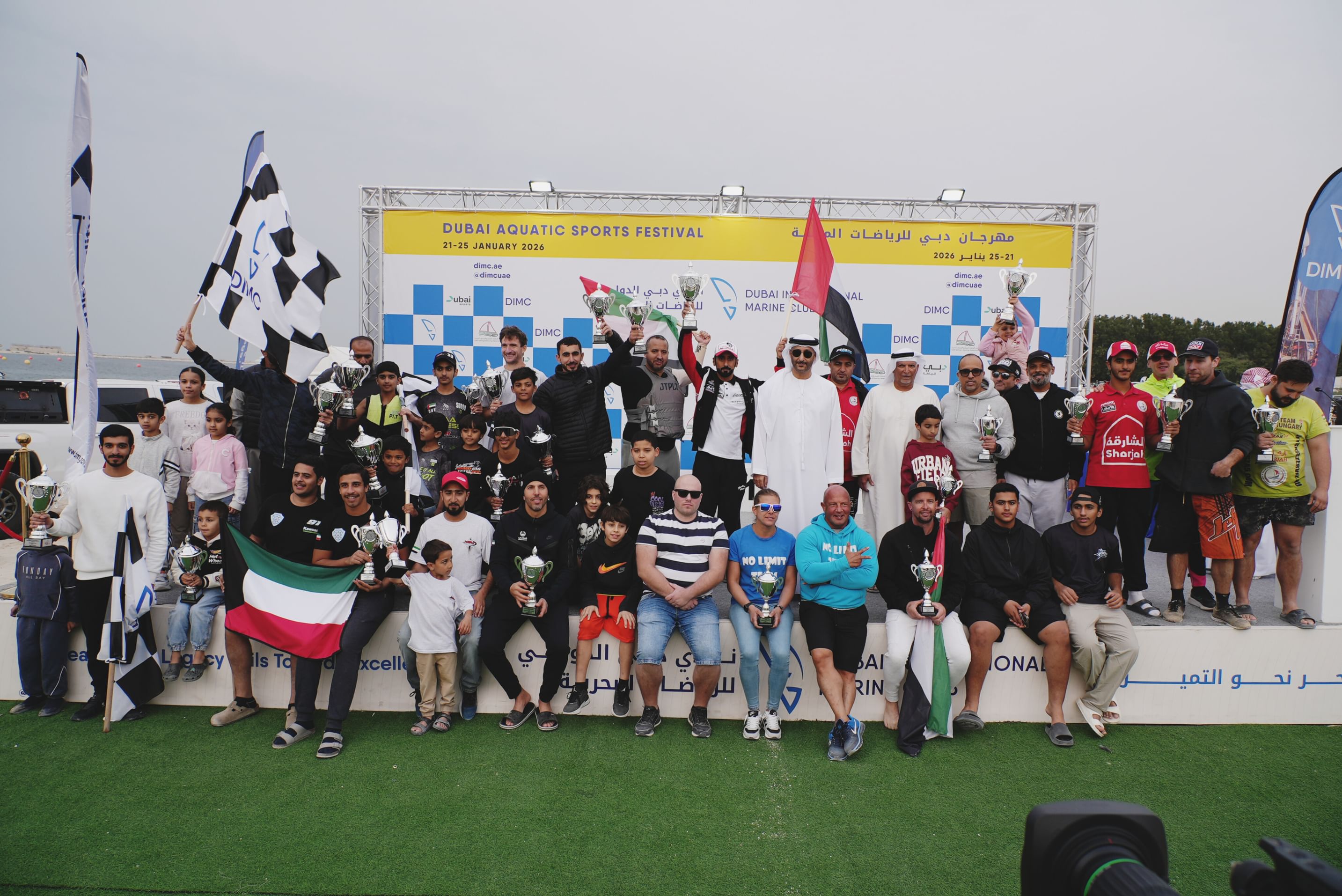 لاعبو الإمارات يسيطرون على صدارة سباق دبي للدراجات المائية