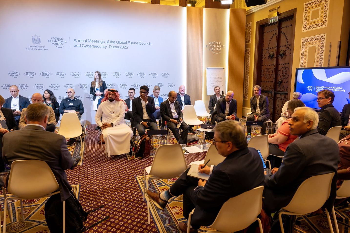 مسؤولون وخبراء يتشاركون الرؤى لمستقبل مجتمعات متوازنة ومستدامة