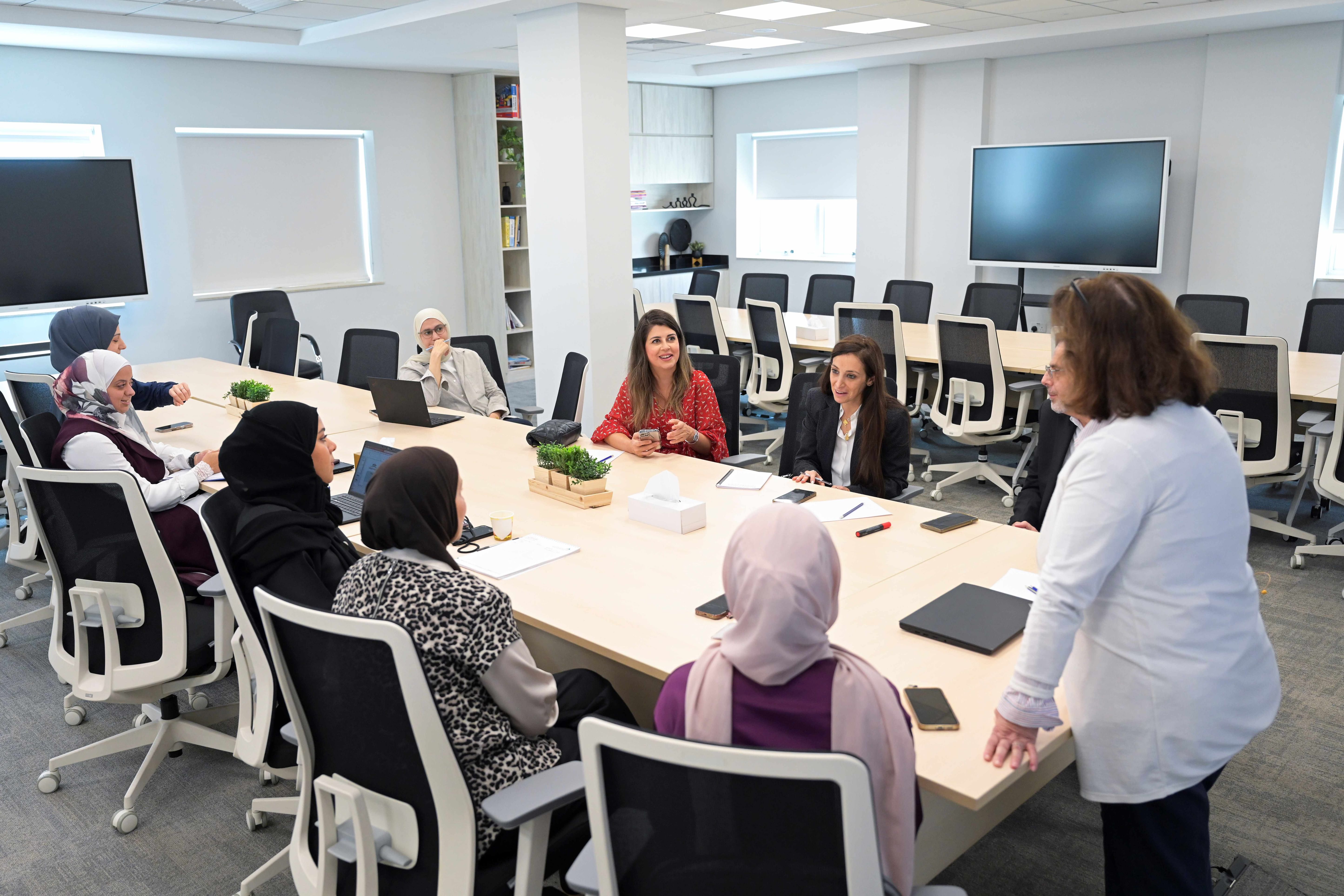 جامعة الشارقة و "إيلي ليلي" العالمية تعززان التعاون في الصحة العامة والبحث العلمي