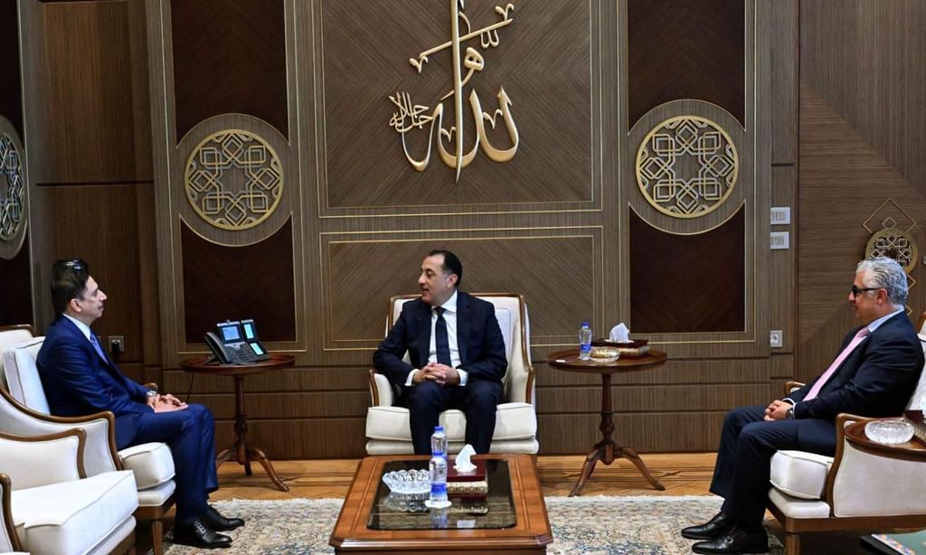 رئيس الوزراء المصري يبحث مع "موانئ دبي العالمية" توسيع استثماراتها في المنطقة الاقتصادية لقناة السويس