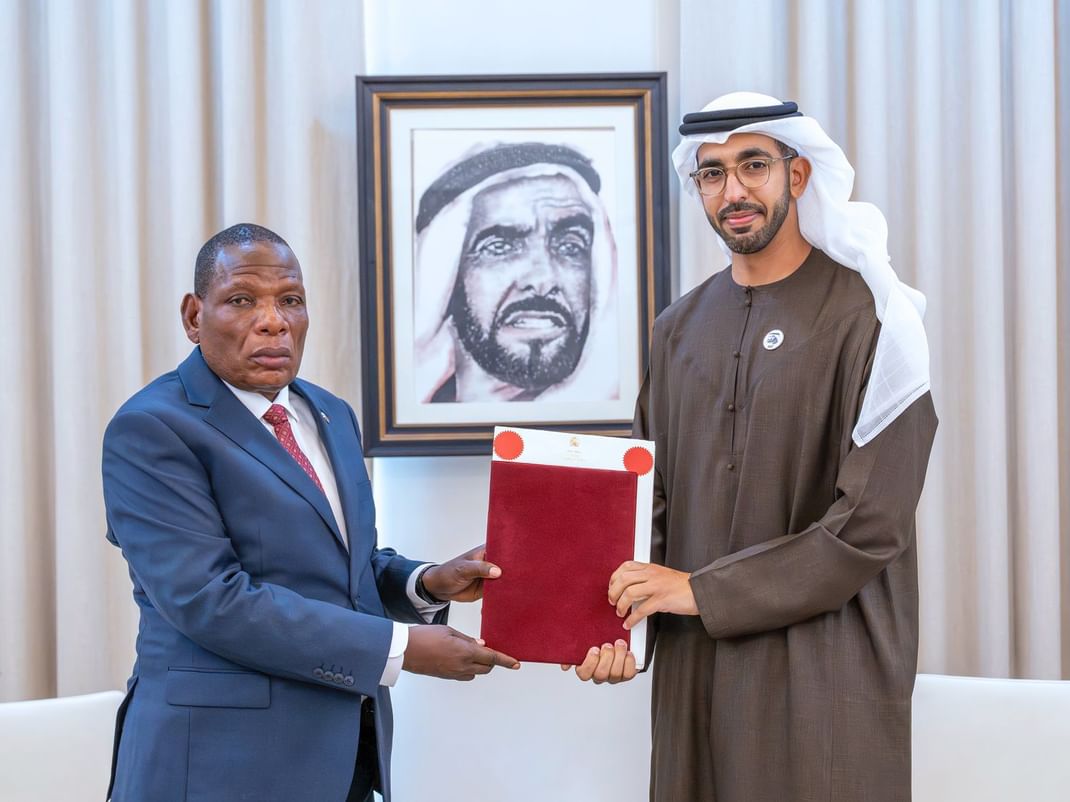 شخبوط بن نهيان يتسلم رسالة من رئيس ملاوي إلى رئيس الدولة