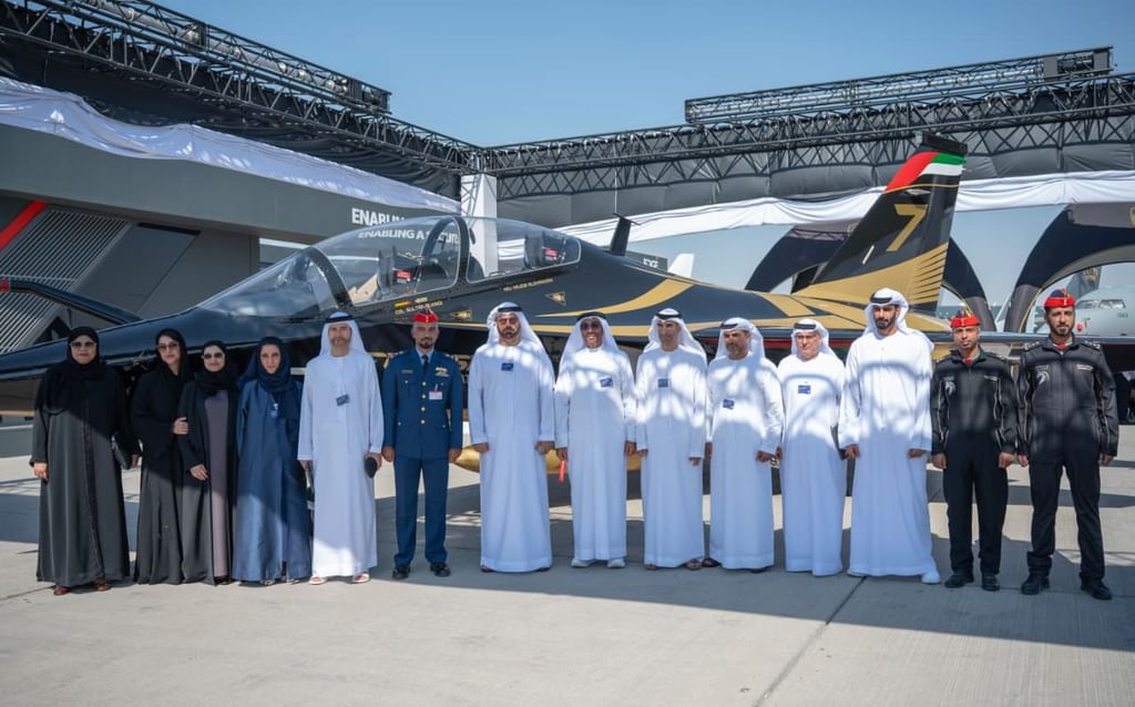 وزراء حكومة الإمارات يزورون معرض دبي للطيران ويشاركون في فعالياته
