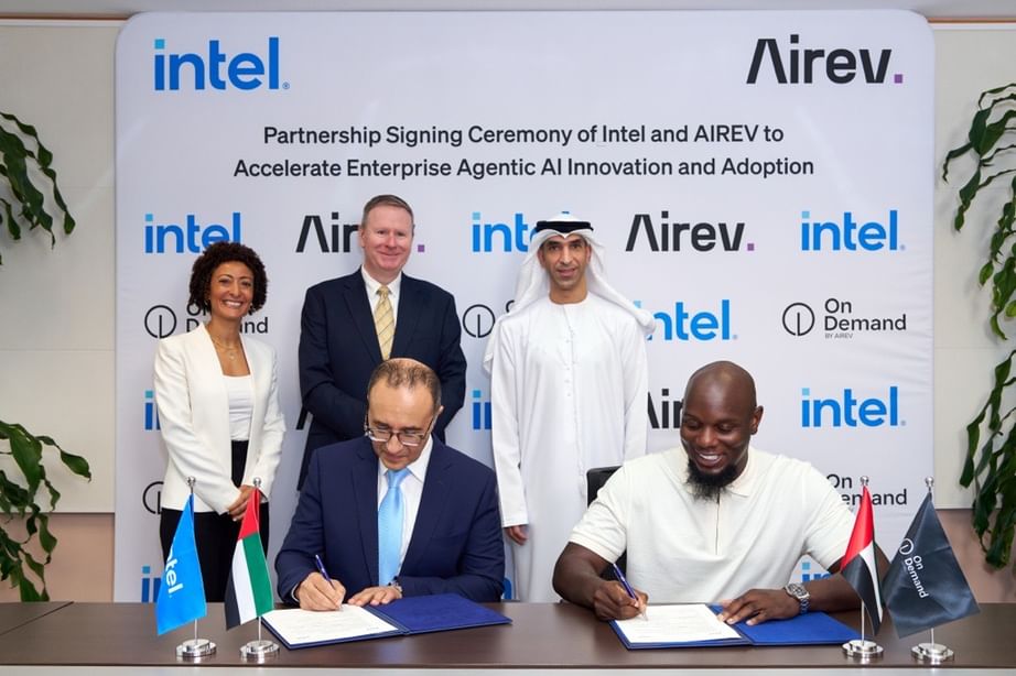 "إنتل" و"AIREV" الإماراتية تتعاونان لتسريع ابتكار واعتماد الذكاء الاصطناعي الوكيل