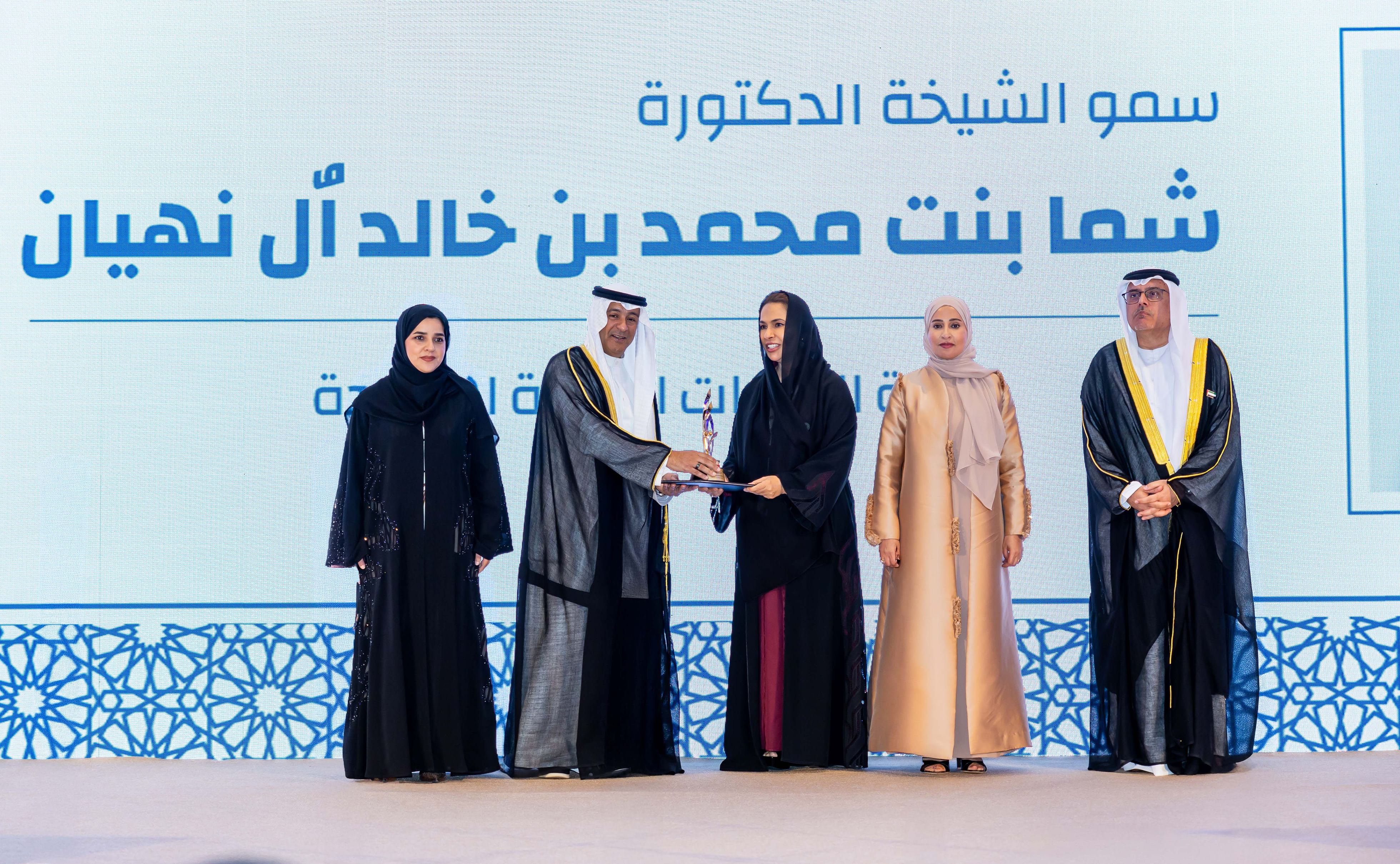 مجلس التعاون يكرّم شما بنت محمد آل نهيان كرائدة في العمل الاجتماعي