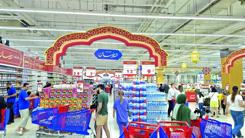 مستهلكون يطالبون باستمرار تخفيضات السلع وبنسب كبيرة بعد رمضان