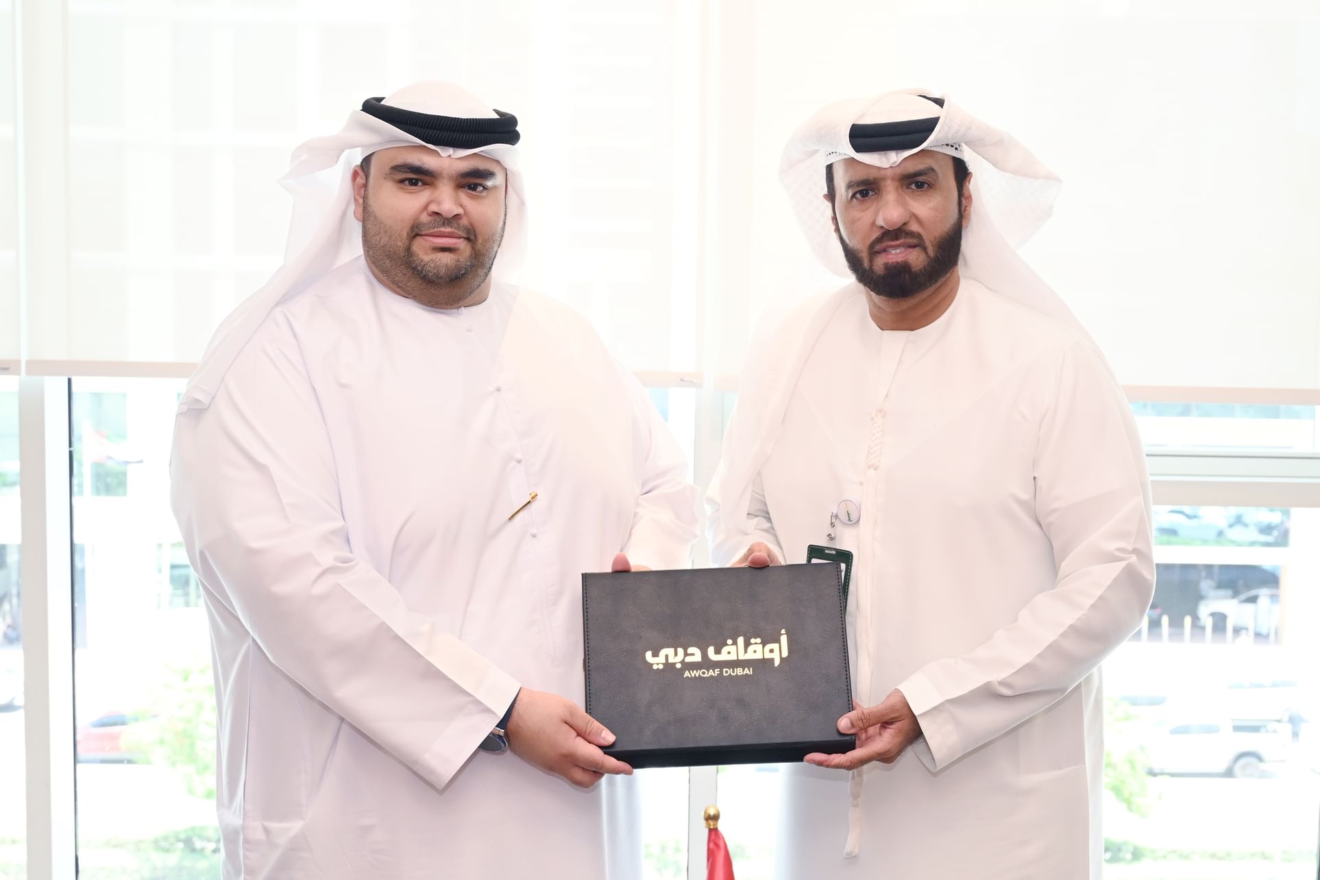 "أوقاف دبي" تستعرض مشروعاتها الإنسانية عبر التطبيقات الذكية