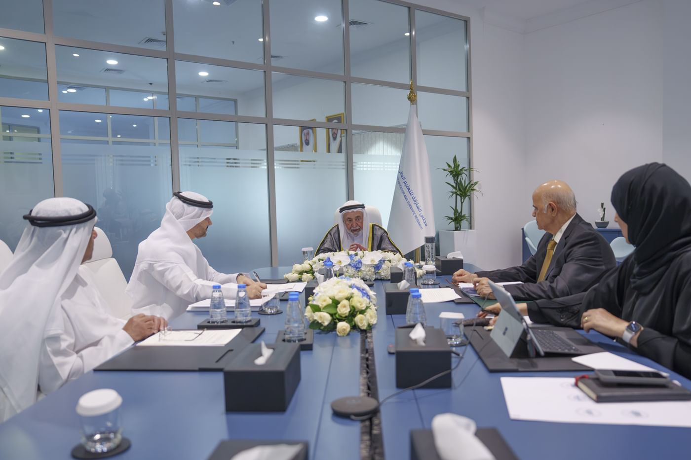سلطان القاسمي يترأس اجتماعا للجنة التنفيذية الدائمة لمجلس الشارقة للتعليم العالي والبحث العلمي