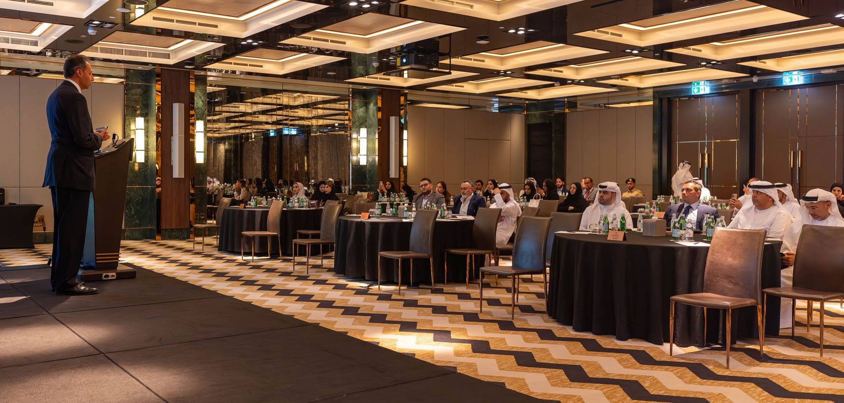 تعاون بين دائرة الاقتصاد والسياحة و"مالية دبي" لإطلاق برنامج "قيمة دبي" للارتقاء بواقع التصنيع المحلي