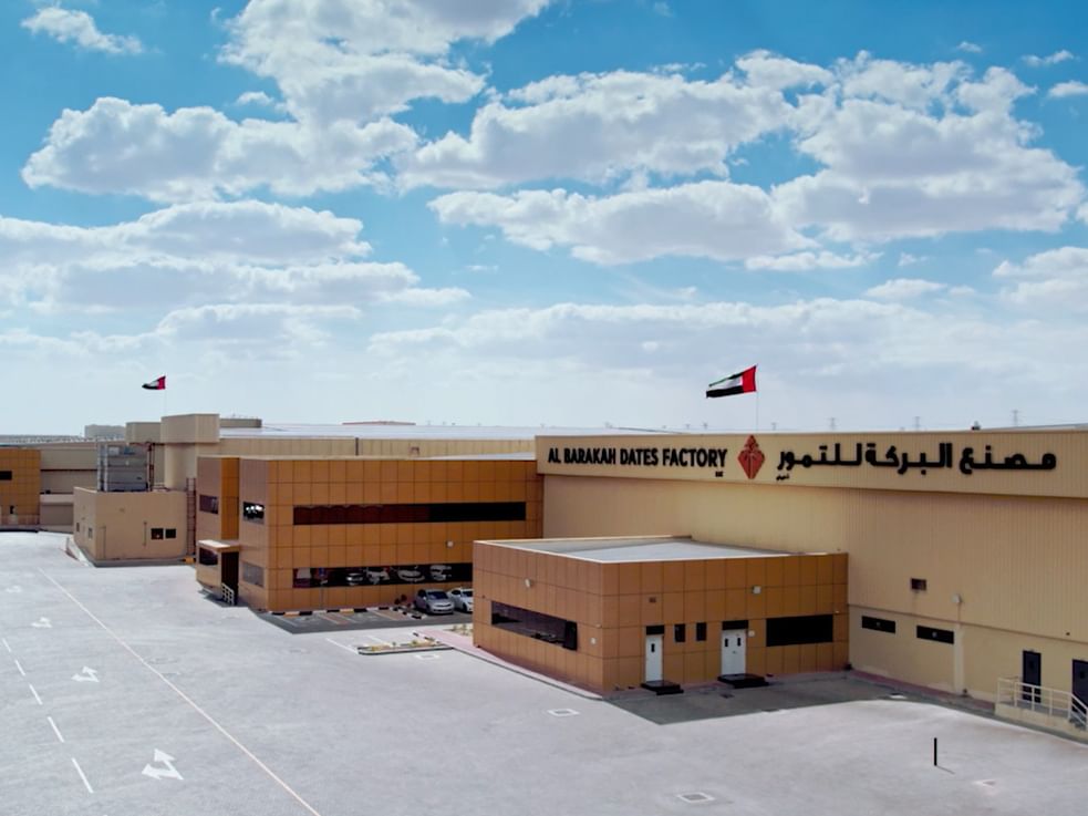 يصدر لأكثر من 90 دولة  ..  "مصنع البركة للتمور" ..  نموذج ريادي لنمو وتوسع الصناعات الغذائية المبتكرة في دبي