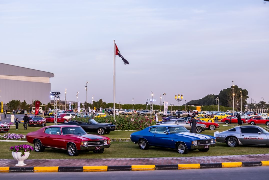 مهرجان الشارقة للسيارات يسلّط الضوء على تجارب محبي الطرازات القديمة