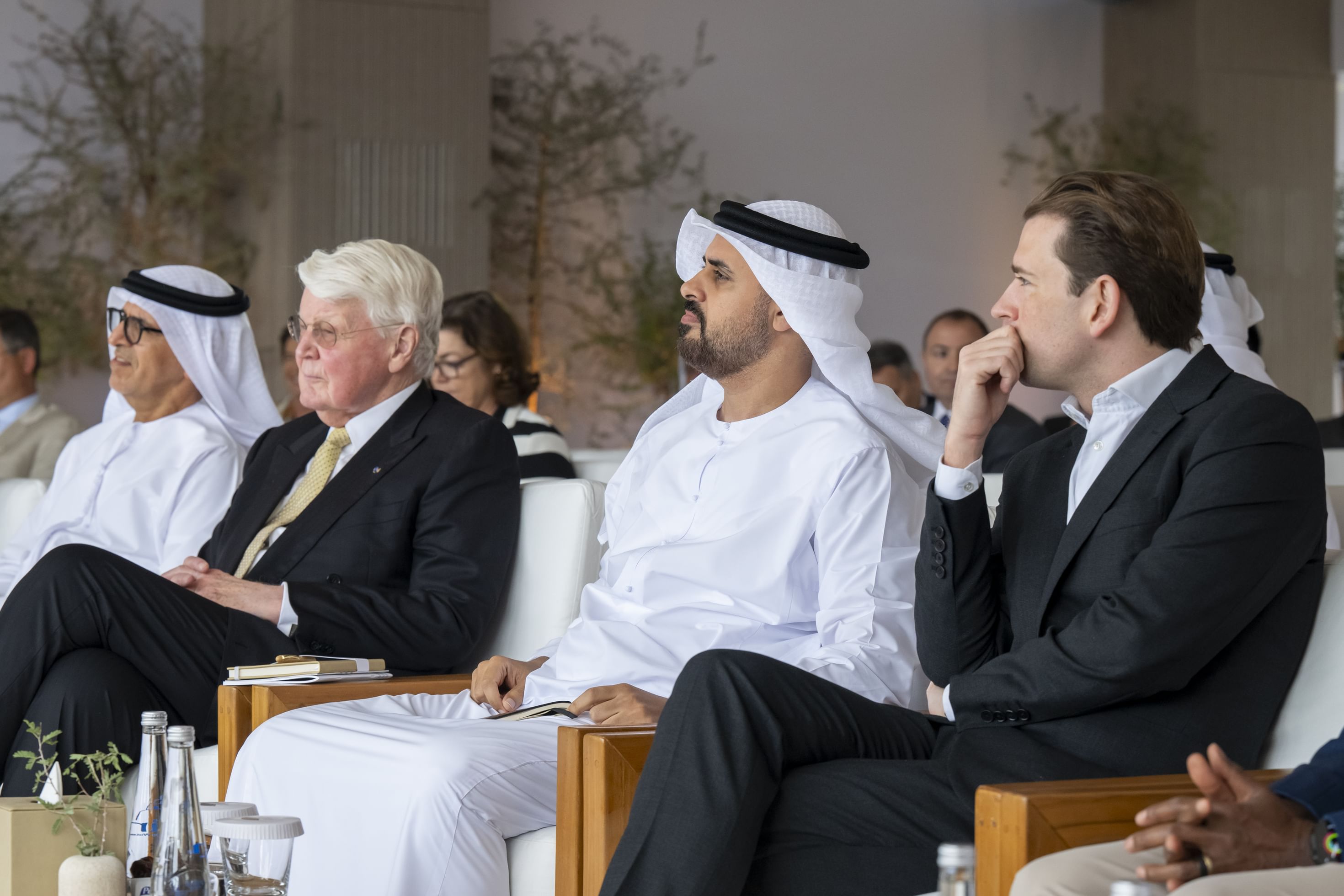 ذياب بن محمد بن زايد يحضر الحوار الدولي للتنمية العالمية في أبوظبي