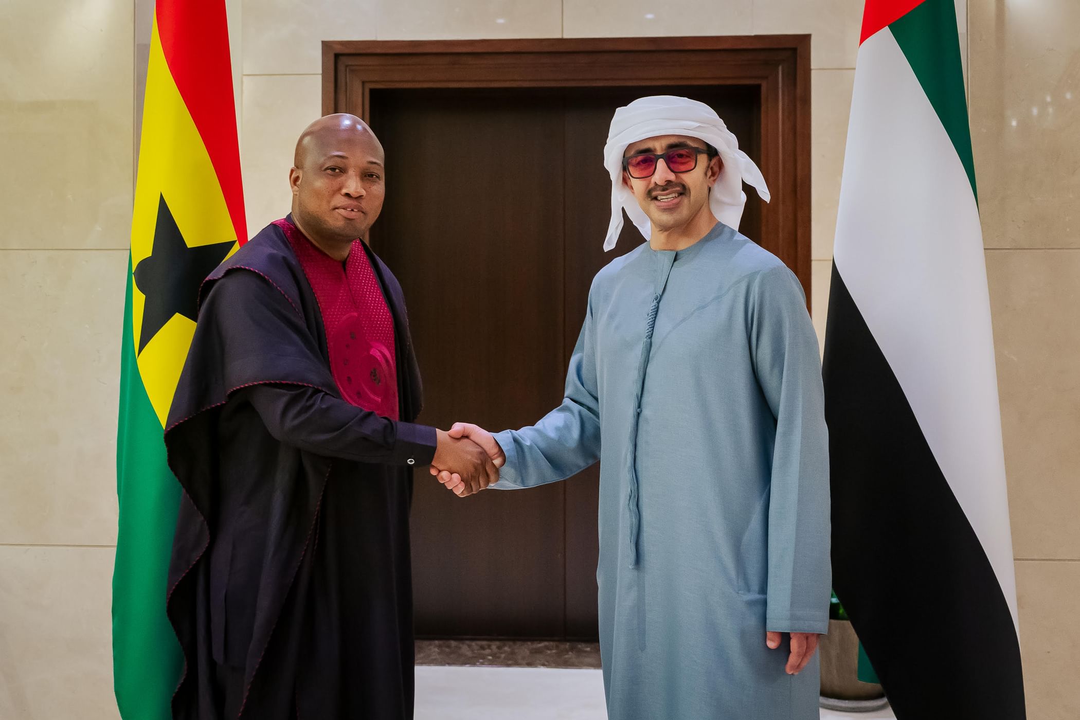 عبدالله بن زايد يستقبل وزير خارجية غانا